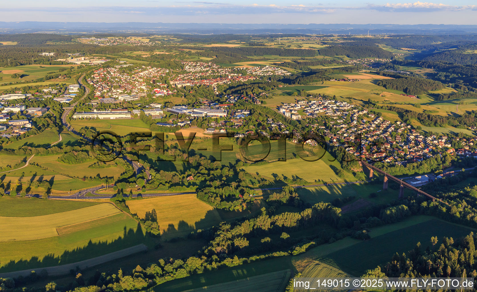 Vue aérienne de Vue de la ville depuis l'ouest à Dornstetten dans le département Bade-Wurtemberg, Allemagne
