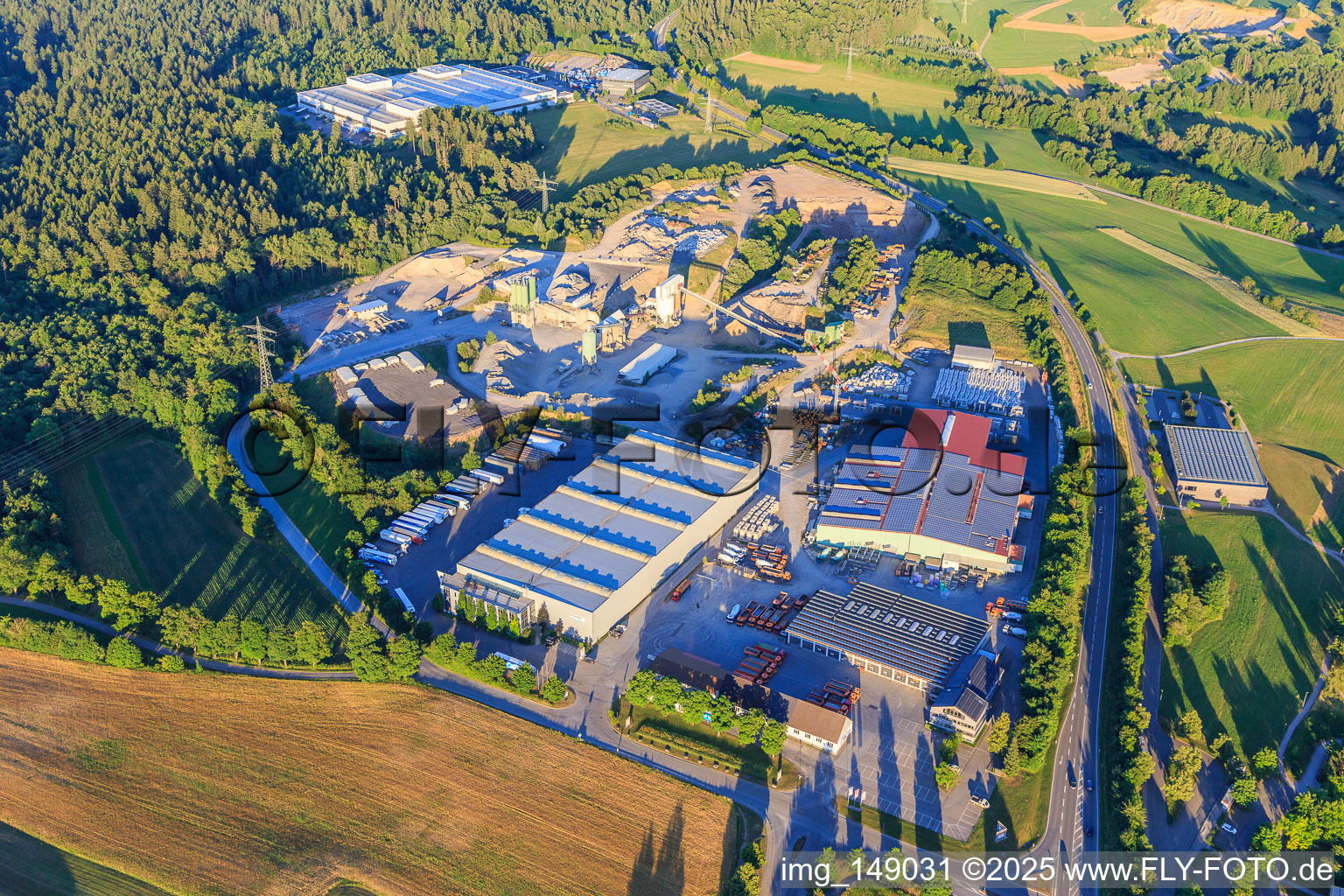 Vue aérienne de Carrière Dornstetten de Kaltenbach Gebr. GmbH & Co. et Spedition Fahrner GmbH KG à Dornstetten dans le département Bade-Wurtemberg, Allemagne