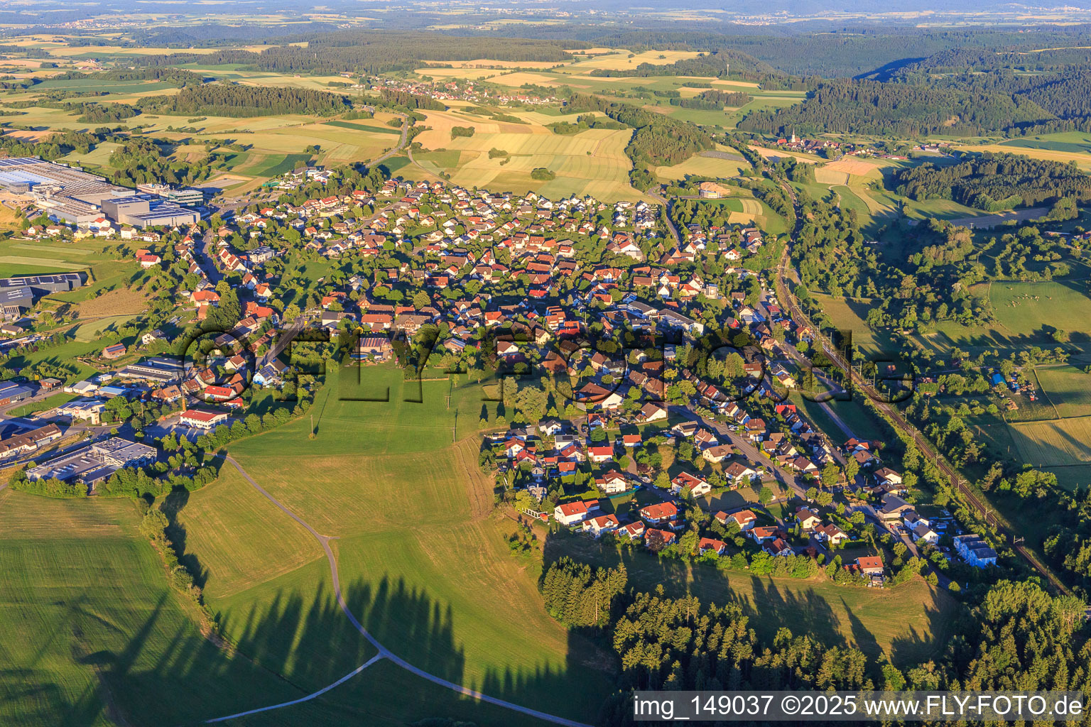 Vue aérienne de Vue du village depuis l'ouest à Schopfloch dans le département Bade-Wurtemberg, Allemagne