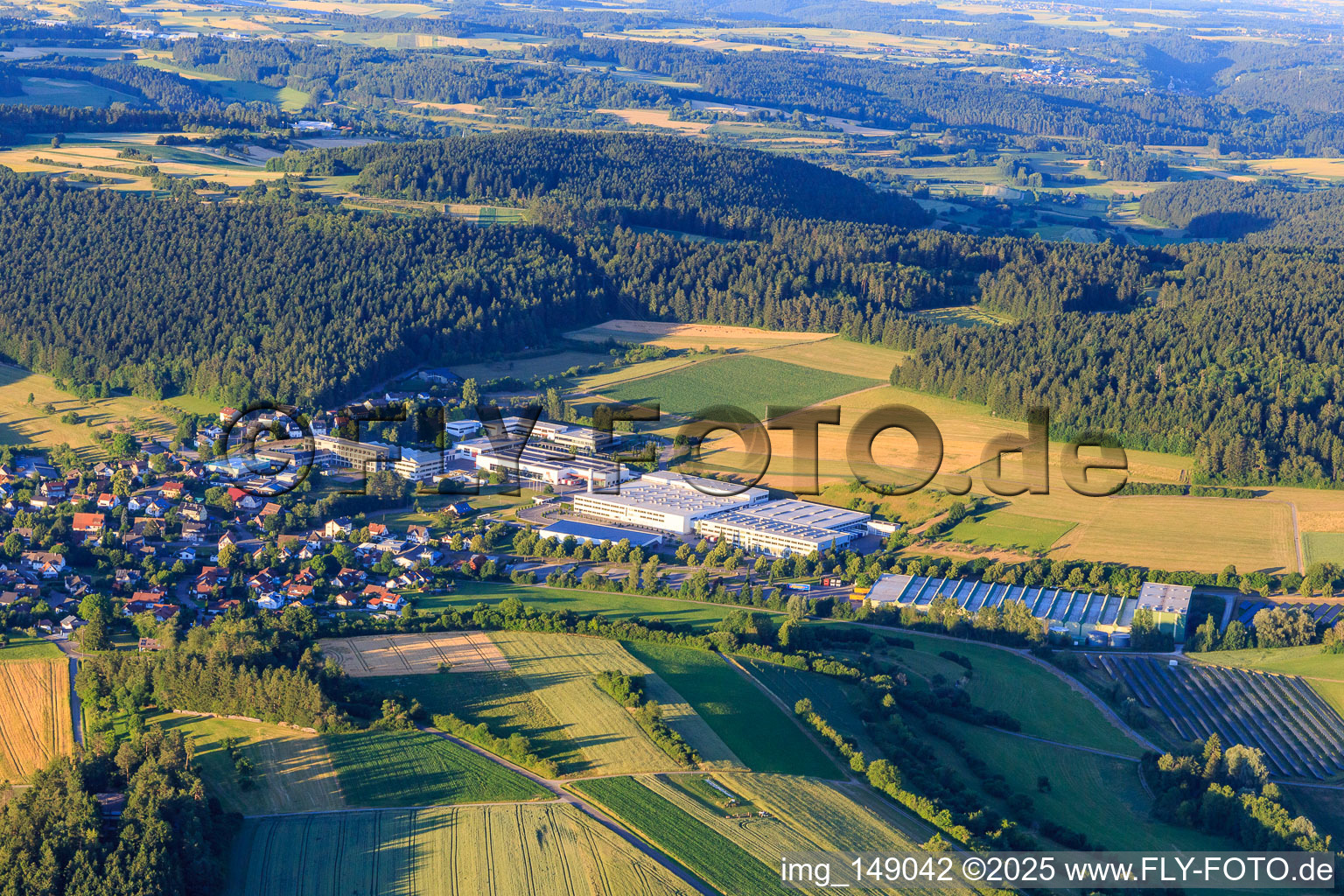 Vue aérienne de Usine fischer Tumlingen à le quartier Tumlingen in Waldachtal dans le département Bade-Wurtemberg, Allemagne