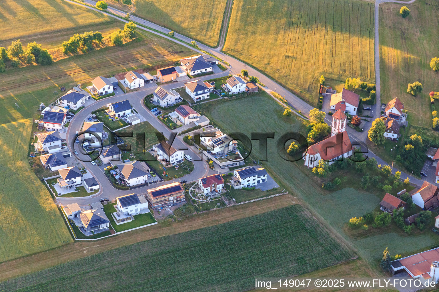 Vue aérienne de Nouvelle zone de développement Falkenweg à la Christuskirche à le quartier Tumlingen in Waldachtal dans le département Bade-Wurtemberg, Allemagne