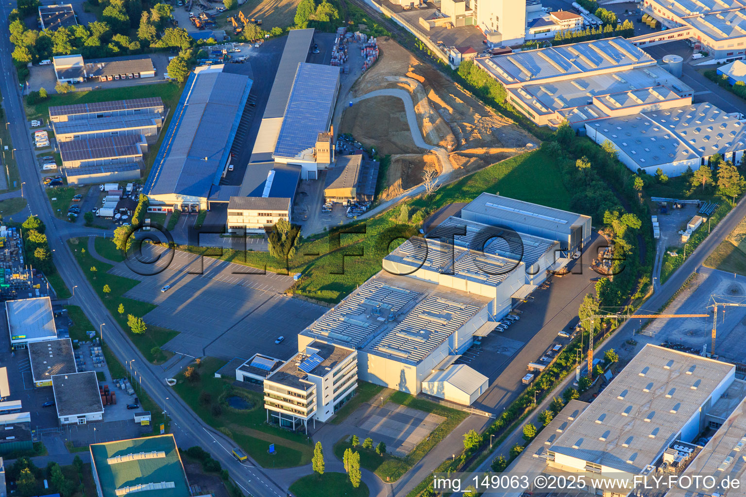 Vue aérienne de Maschinenfabrik Lauffer GmbH & Co. KG à le quartier Obertalheim in Horb am Neckar dans le département Bade-Wurtemberg, Allemagne