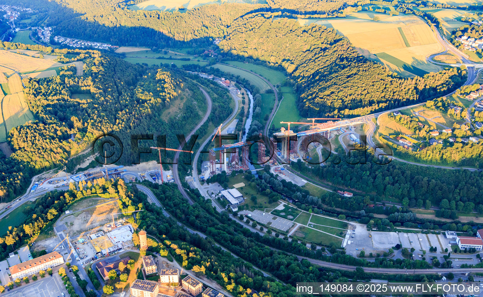 Vue oblique de Chantier de construction du pont supérieur du Neckartal Horb am Neckar pour traverser le Neckar pour la B32 / B28 à le quartier Nordstetten in Horb am Neckar dans le département Bade-Wurtemberg, Allemagne