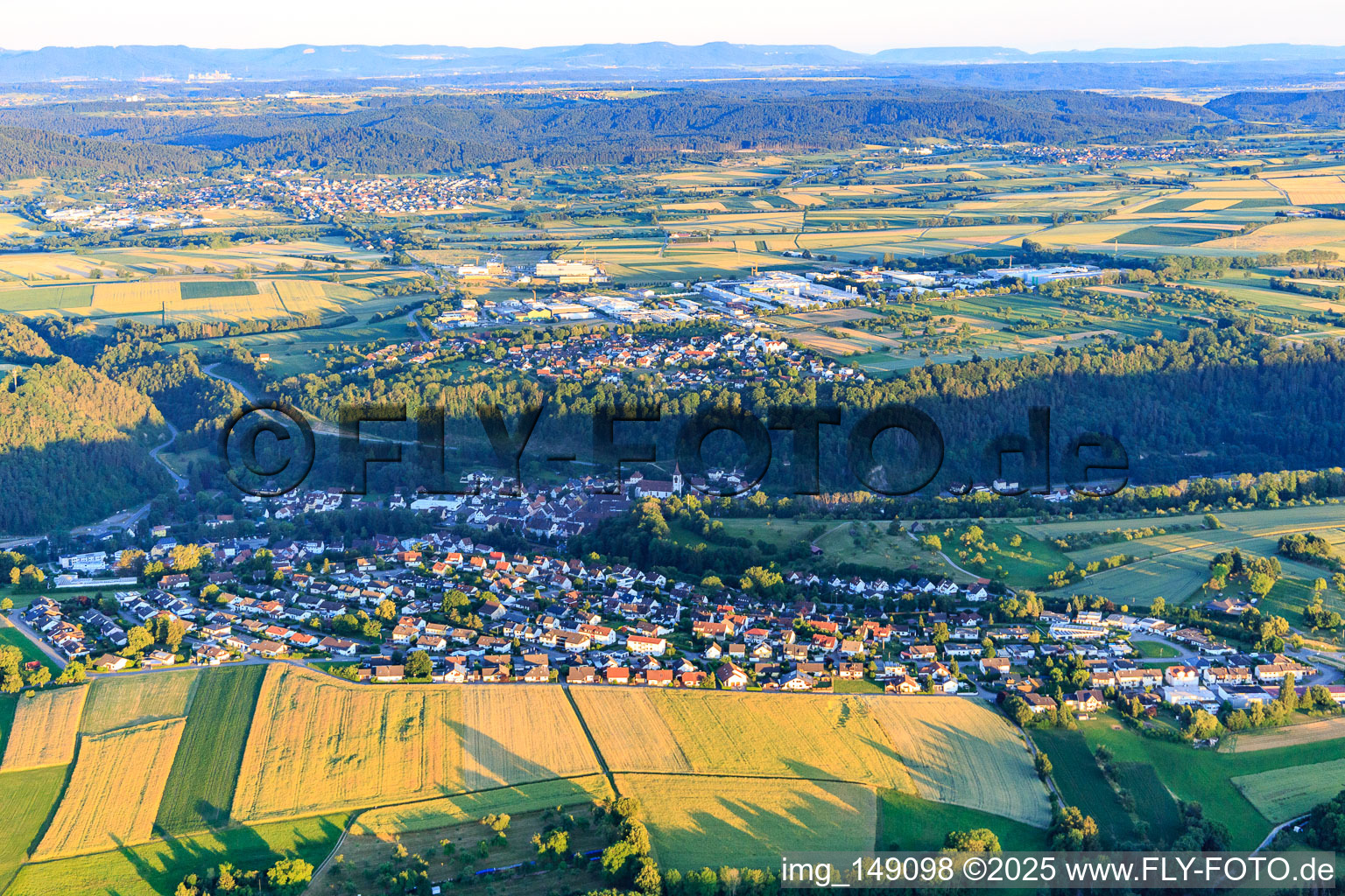 Vue aérienne de De la Scheffelstraße à la Freudenstädter Straße depuis l'ouest à Sulz am Neckar dans le département Bade-Wurtemberg, Allemagne