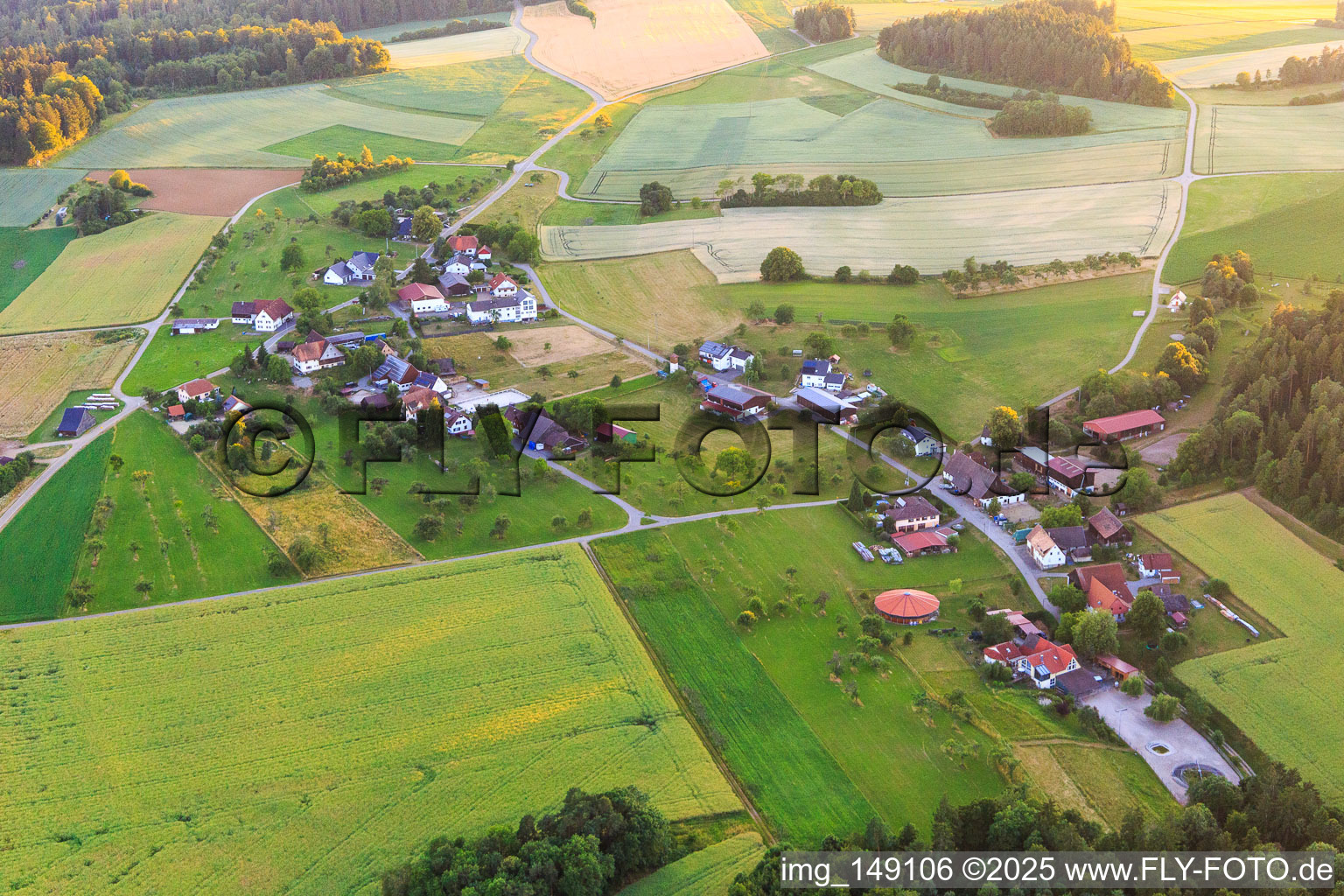 Vue aérienne de Vue du village depuis l'ouest à le quartier Brachfeld in Sulz am Neckar dans le département Bade-Wurtemberg, Allemagne