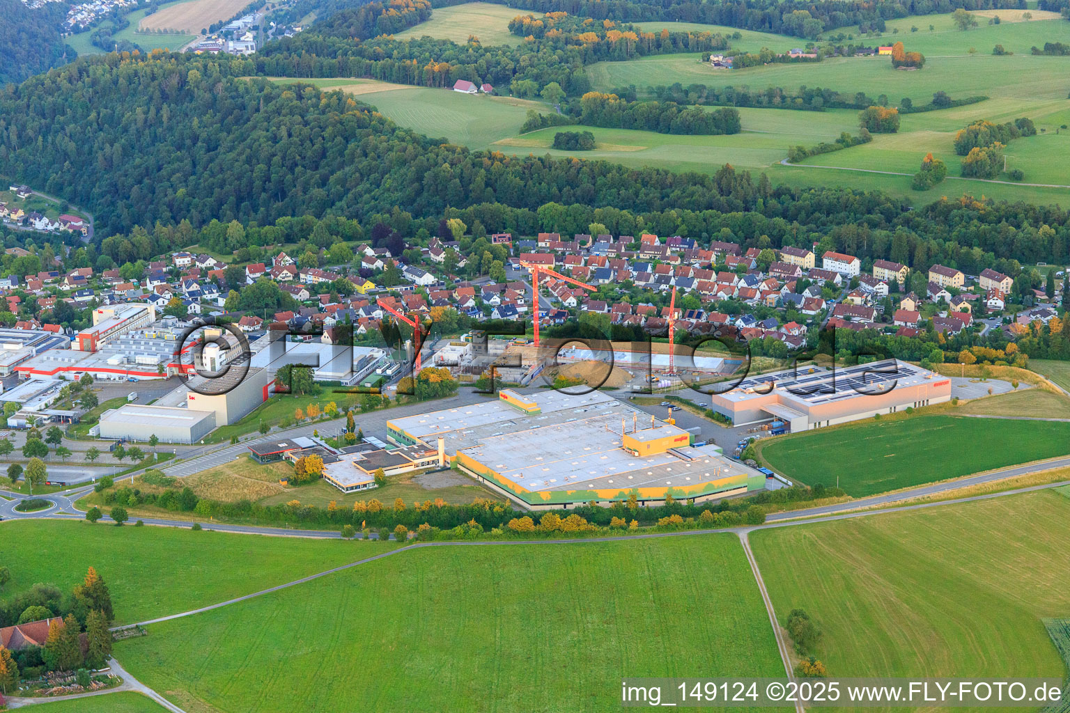 Vue aérienne de Chantier de construction d'un nouveau bâtiment dans la Beffendorfer Straße depuis l'ouest, exeron GmbH et Mafell AG à le quartier Lindenhof in Oberndorf am Neckar dans le département Bade-Wurtemberg, Allemagne