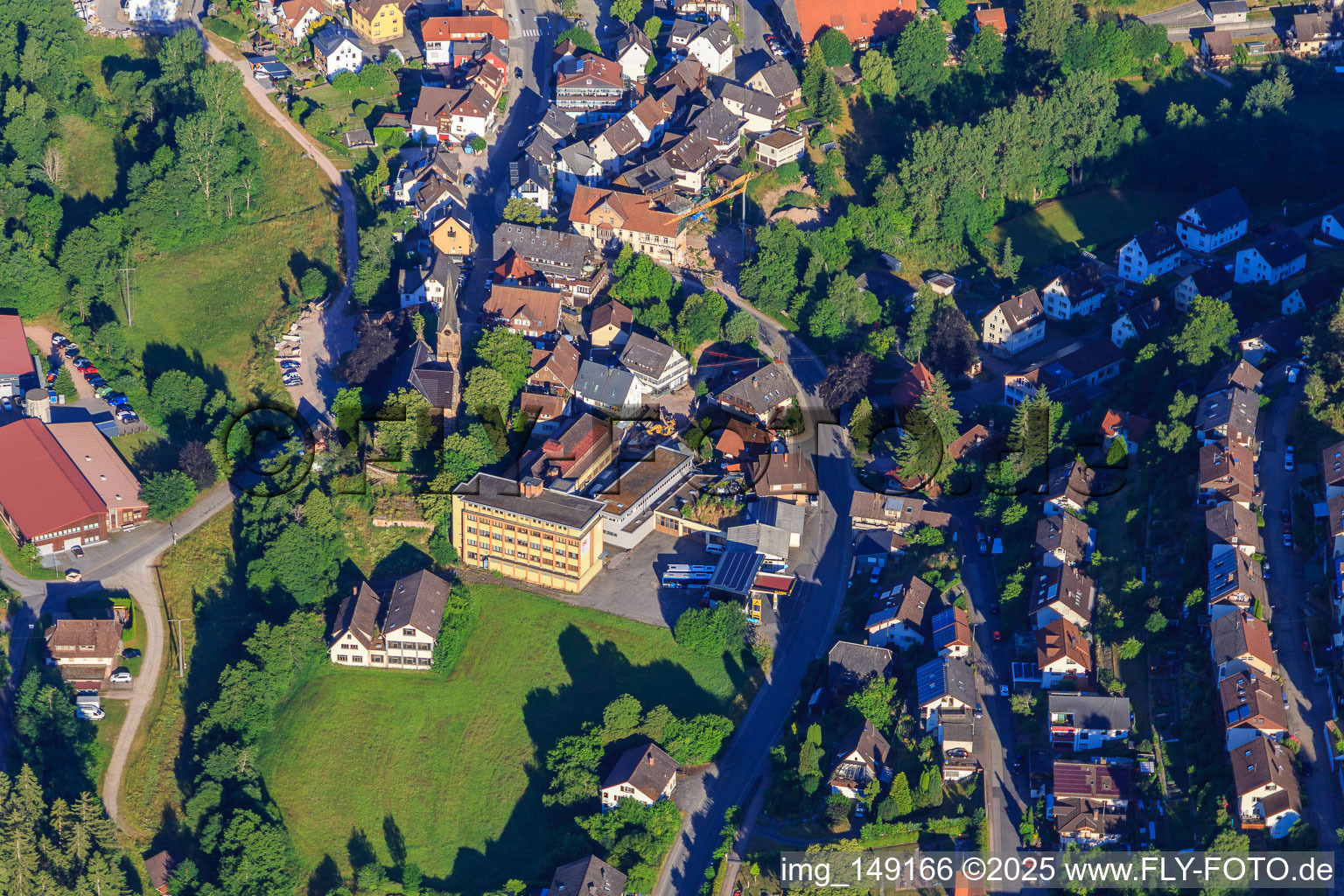 Vue aérienne de TSG Technical Injection Molding GmbH et Electroplating GmbH à le quartier Tennenbronn in Schramberg dans le département Bade-Wurtemberg, Allemagne