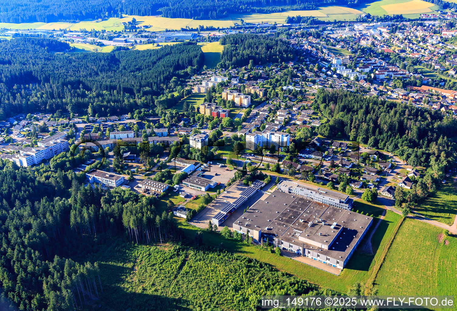 Vue aérienne de Vue de l'emplacement avec SCHMIDT Technology GmbH à le quartier Saint Georgen im Schwarzwald in St. Georgen im Schwarzwald dans le département Bade-Wurtemberg, Allemagne