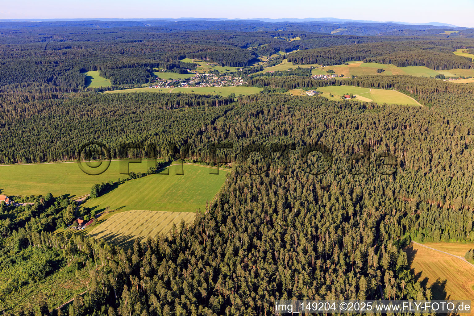 Vue aérienne de Vue de la Forêt-Noire depuis le nord à Unterkirnach dans le département Bade-Wurtemberg, Allemagne