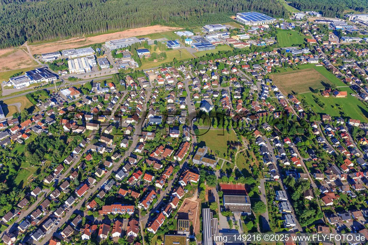 Photographie aérienne de Vue de la ville depuis l'est à Mönchweiler dans le département Bade-Wurtemberg, Allemagne