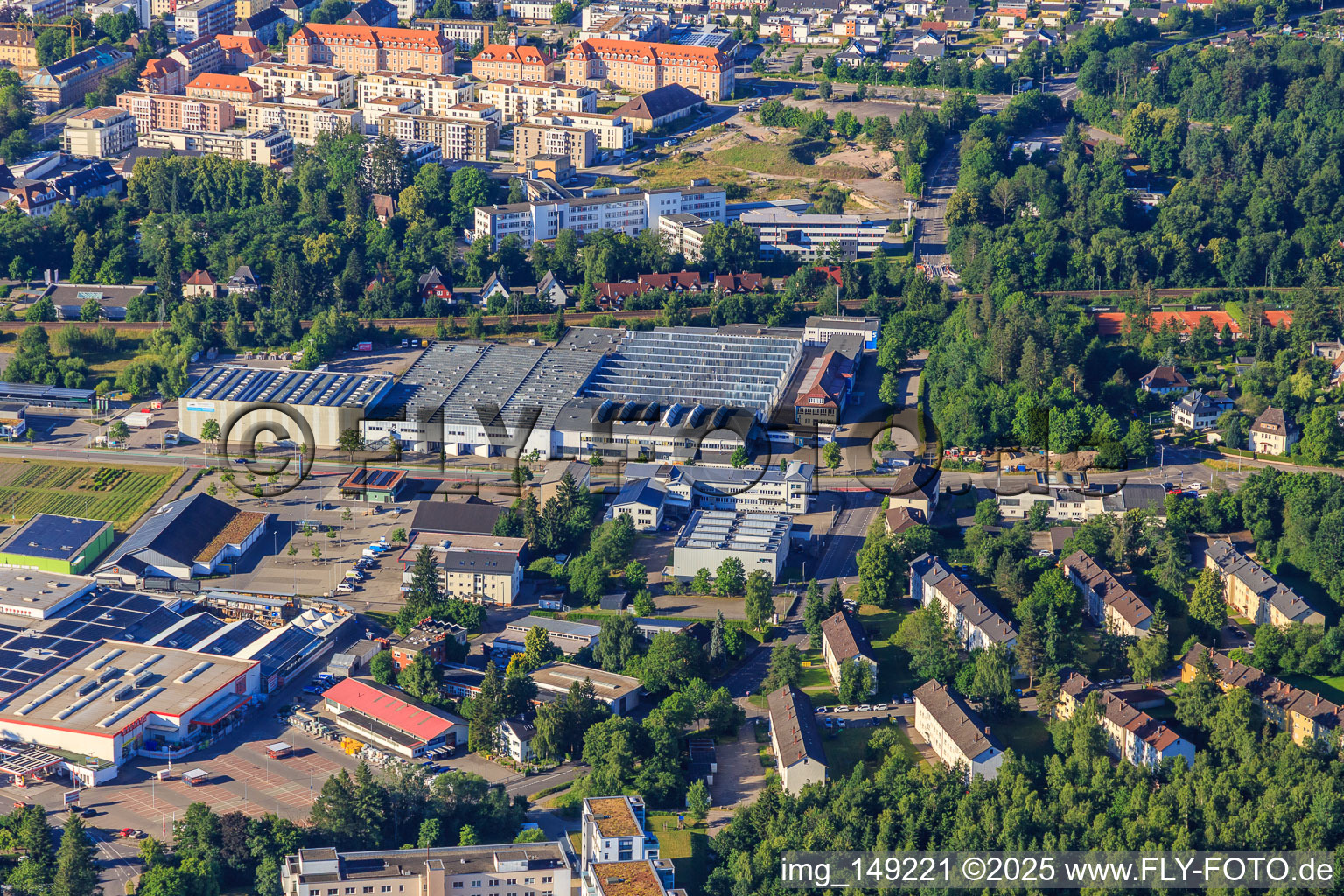 Vue aérienne de Tüselmann Reinigungstechnik OHG, Revox Deutschland GmbH, Bst Hydraulics GmbH et production robotisée fruitcore à le quartier Villingen in Villingen-Schwenningen dans le département Bade-Wurtemberg, Allemagne