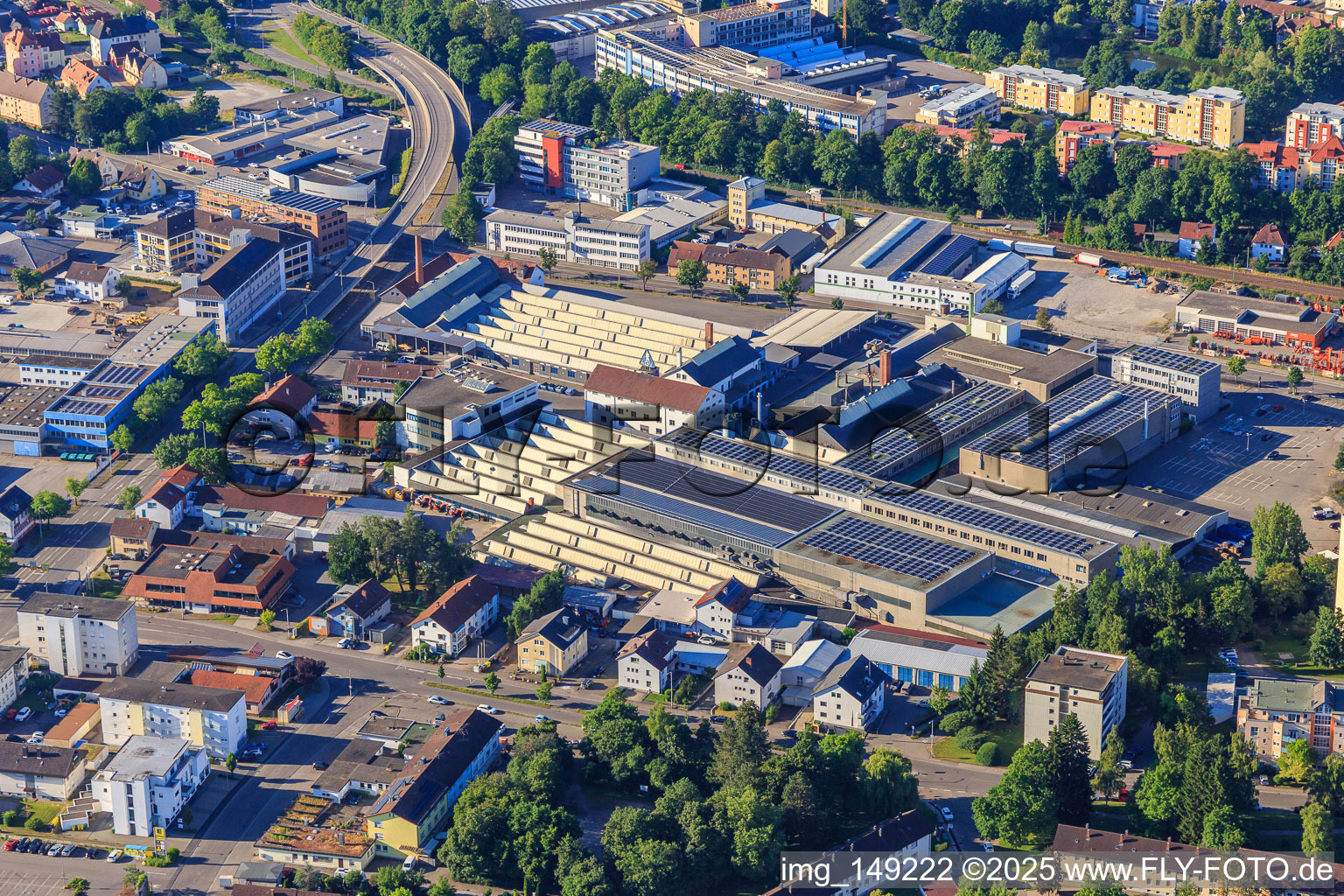 Vue aérienne de Zone industrielle de Goldenbühlstraße avec AGVS Aluminium Werke GmbH Villingen à le quartier Villingen in Villingen-Schwenningen dans le département Bade-Wurtemberg, Allemagne