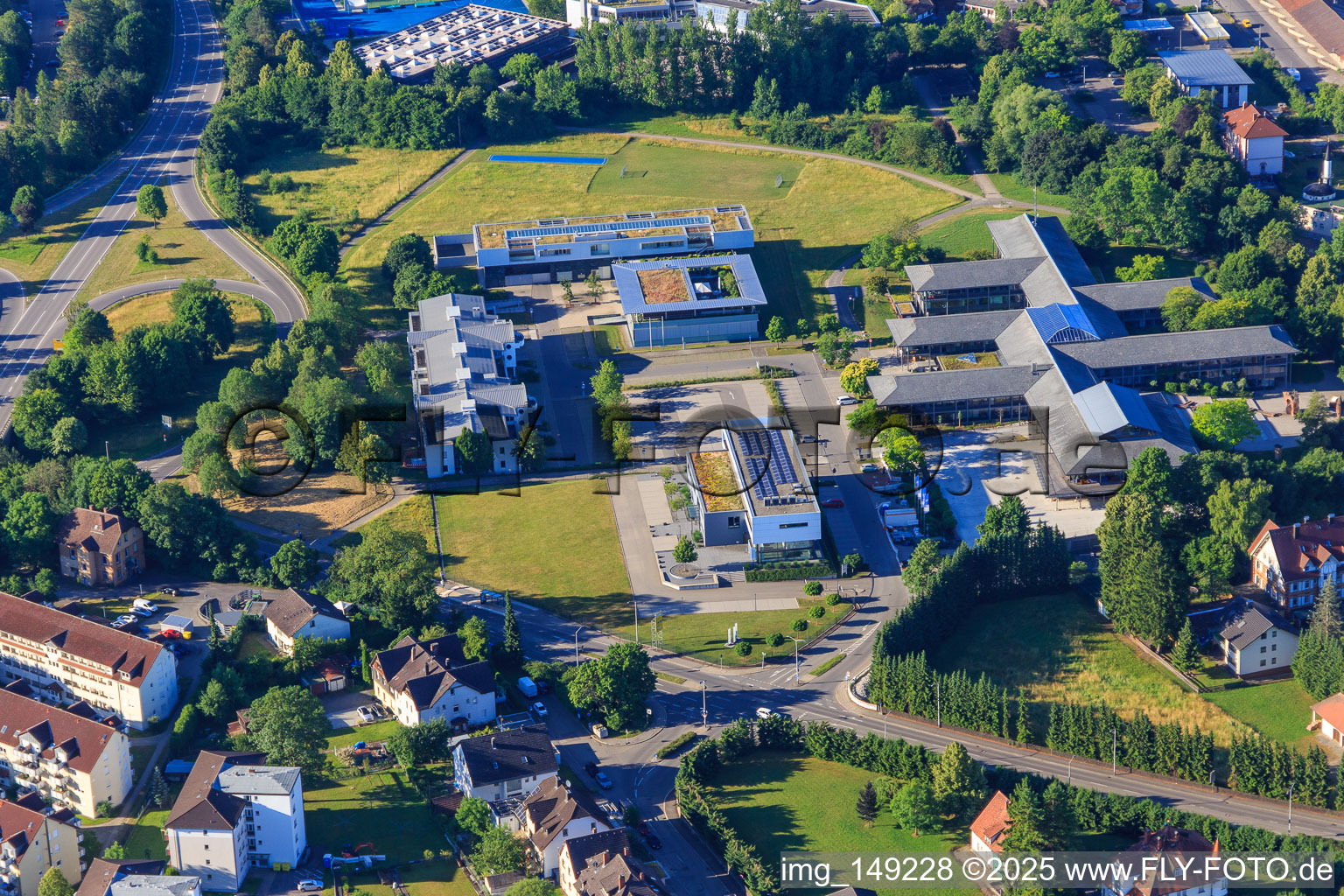 Vue aérienne de Bureau du district de Schwarzwald-Baar, Südwestmetall - Association de l'industrie métallurgique et électrique, groupe du district de Schwarzwald-Hegau, tribunal du travail Villingen-Schwenningen et Deutsche Bundesbank - succursale Villingen-Schwenningen à le quartier Villingen in Villingen-Schwenningen dans le département Bade-Wurtemberg, Allemagne