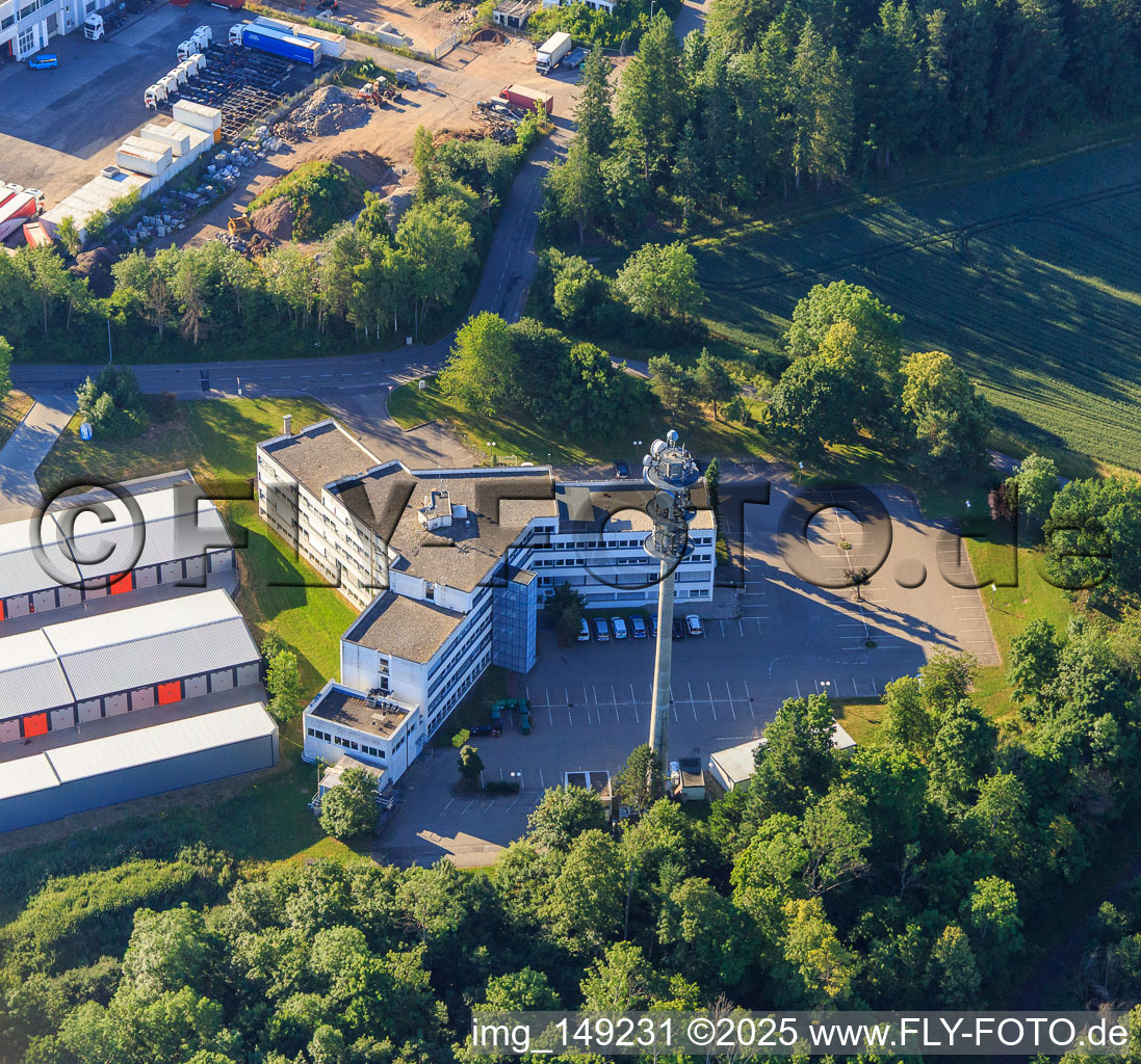 Vue aérienne de Centre des médias du district de Schwarzwald-Baar et bureau de l'immigration Villingen-Schwenningen à le quartier Villingen in Villingen-Schwenningen dans le département Bade-Wurtemberg, Allemagne
