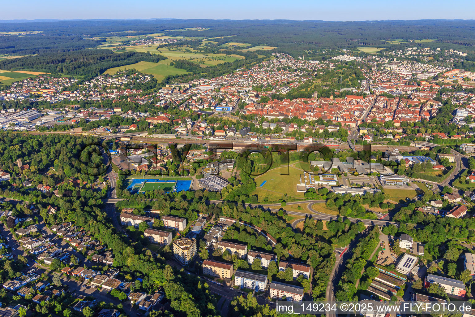 Vue aérienne de Vue de la ville depuis l'est à le quartier Villingen in Villingen-Schwenningen dans le département Bade-Wurtemberg, Allemagne