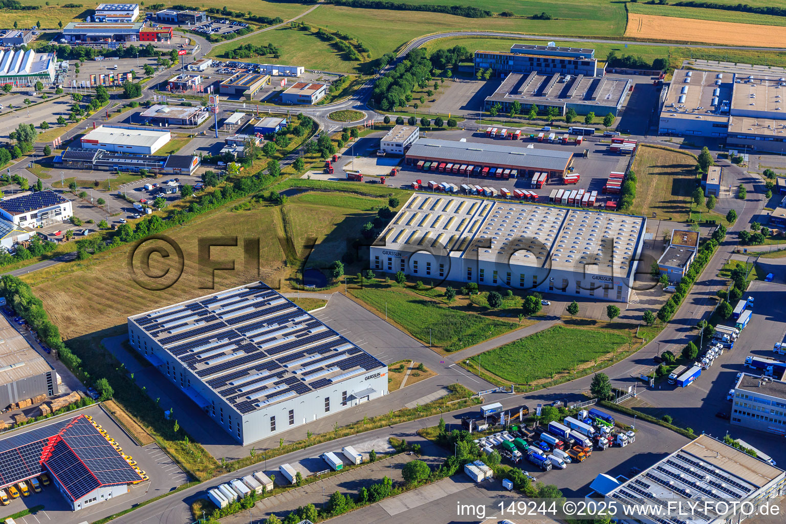 Vue aérienne de GRÄSSLIN SÜD GmbH et Kunststoff-Institut Südwest à le quartier Weilersbach in Villingen-Schwenningen dans le département Bade-Wurtemberg, Allemagne