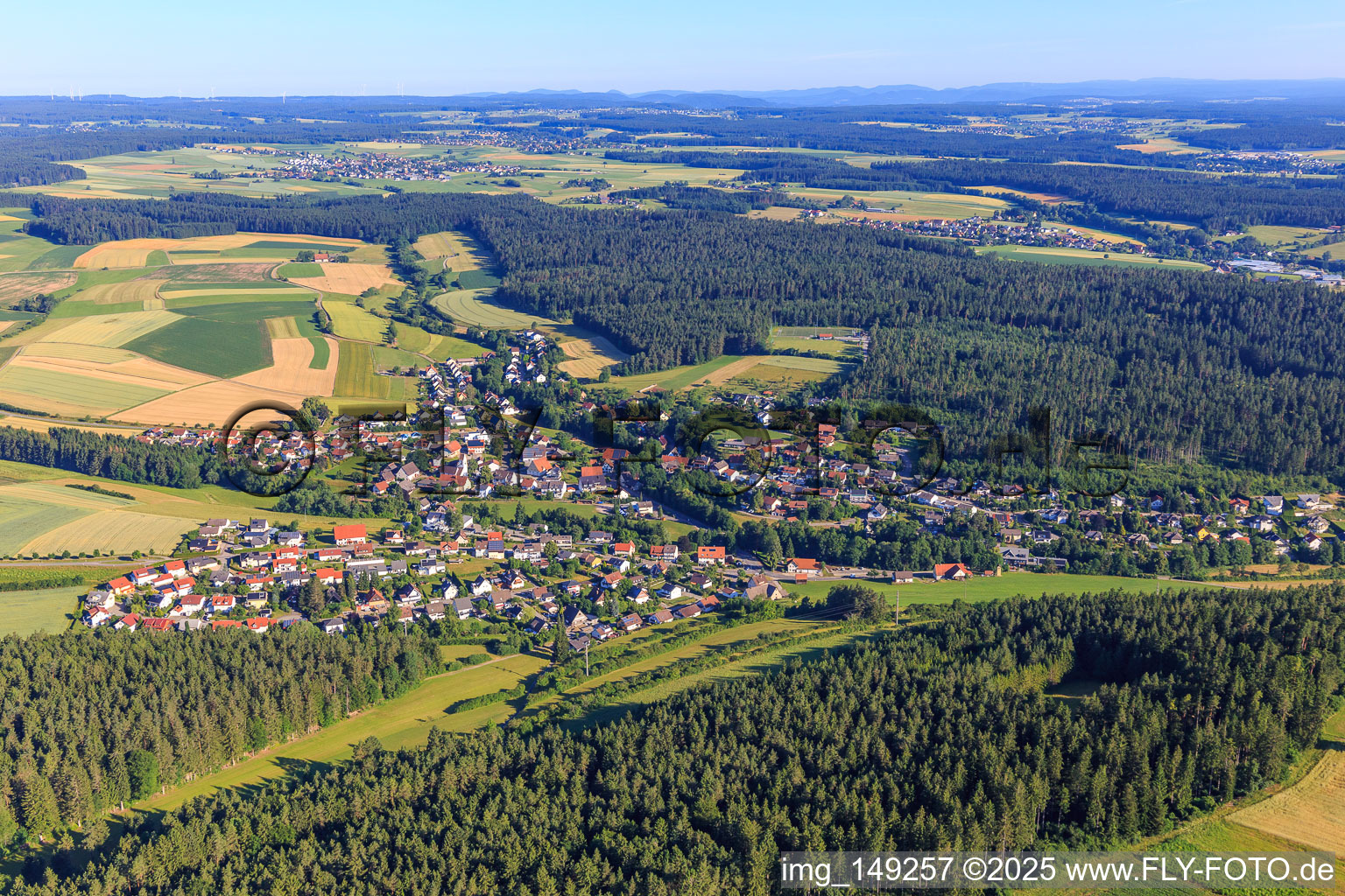 Vue aérienne de Vue du village depuis le sud-est à le quartier Kappel in Niedereschach dans le département Bade-Wurtemberg, Allemagne