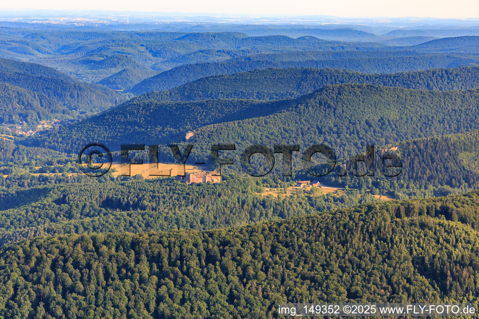 Vue oblique de Château Fort de Fleckenstein à Lembach dans le département Bas Rhin, France
