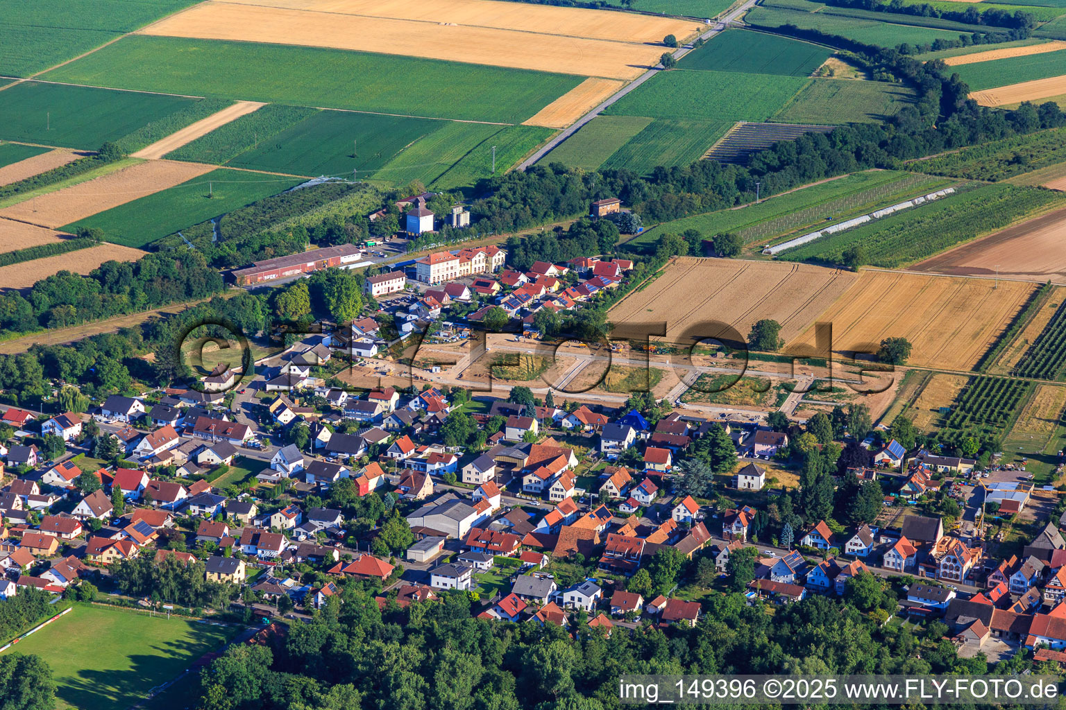 Développement de la nouvelle zone de développement Im Kirschgarten à Winden dans le département Rhénanie-Palatinat, Allemagne vue d'en haut