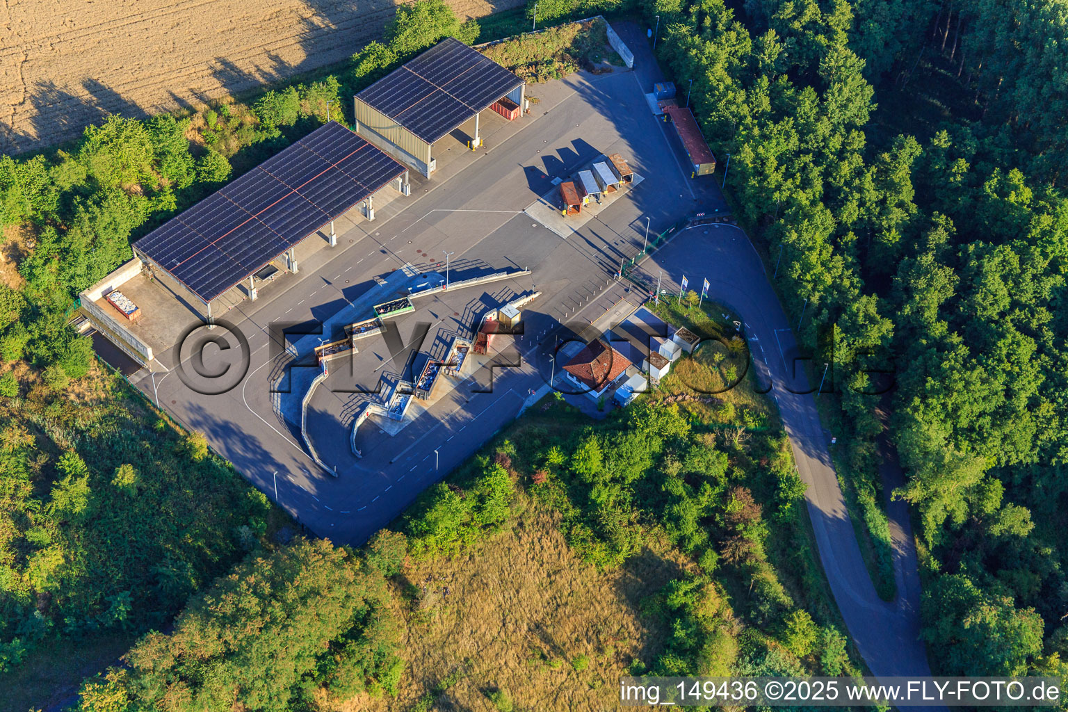 Vue aérienne de Centre de recyclage Sud SÜW à le quartier Ingenheim in Billigheim-Ingenheim dans le département Rhénanie-Palatinat, Allemagne