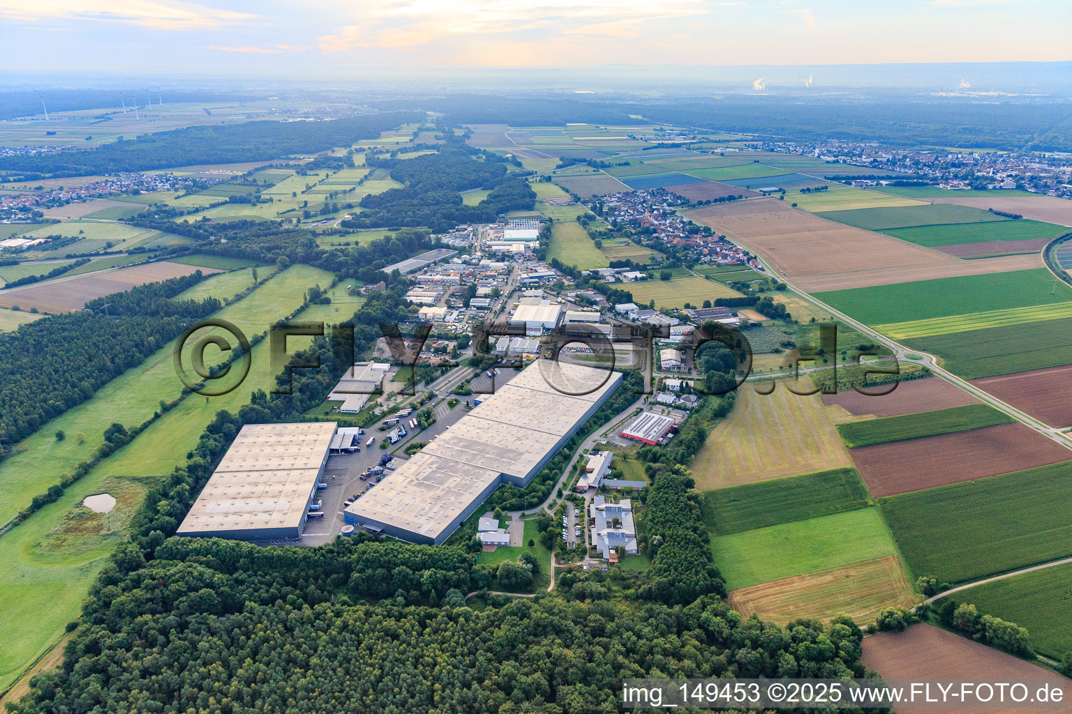 Vue aérienne de Horstring de l'ouest à le quartier Minderslachen in Kandel dans le département Rhénanie-Palatinat, Allemagne