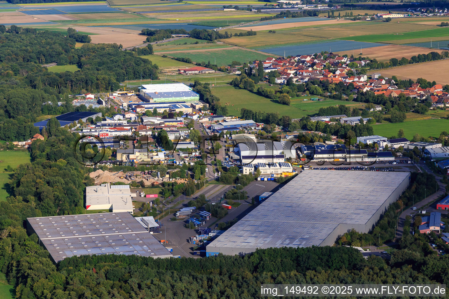 Chantier de construction du nouveau parc logistique de HANSAINVEST et DFI-Real-Estate Kandel après la démolition du marché OBI à le quartier Minderslachen in Kandel dans le département Rhénanie-Palatinat, Allemagne hors des airs