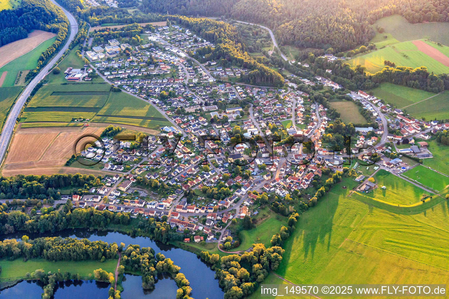 Vue aérienne de De l'est à le quartier Schwemlingen in Merzig dans le département Sarre, Allemagne