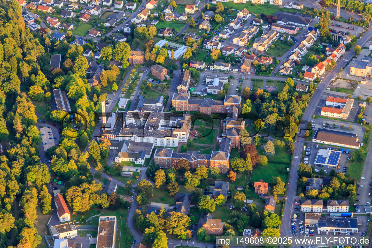 Vue aérienne de Klinikum Merzig GmbH à but non lucratif de Norden à Merzig dans le département Sarre, Allemagne
