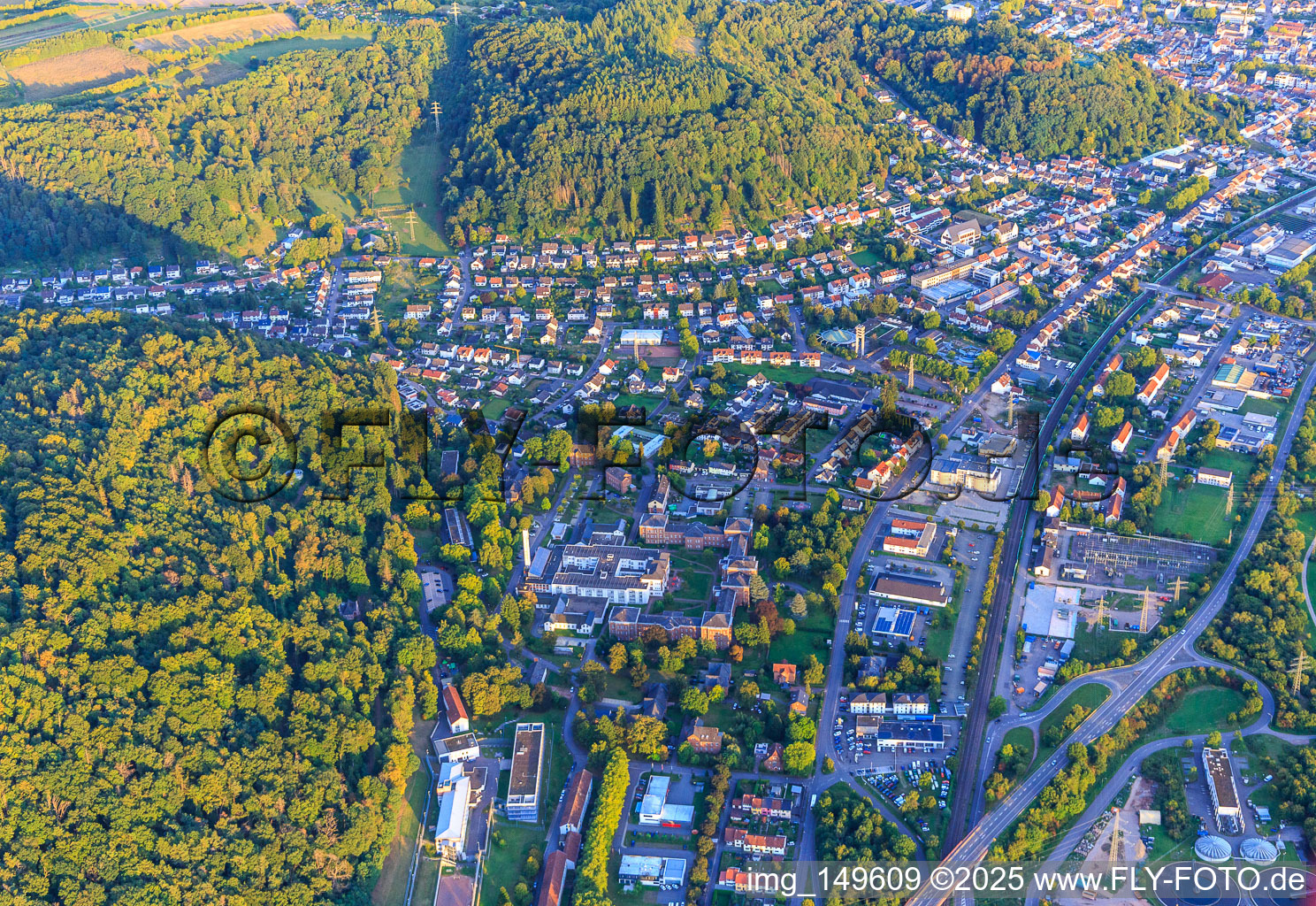 Vue aérienne de Vue de la ville depuis le nord à Merzig dans le département Sarre, Allemagne