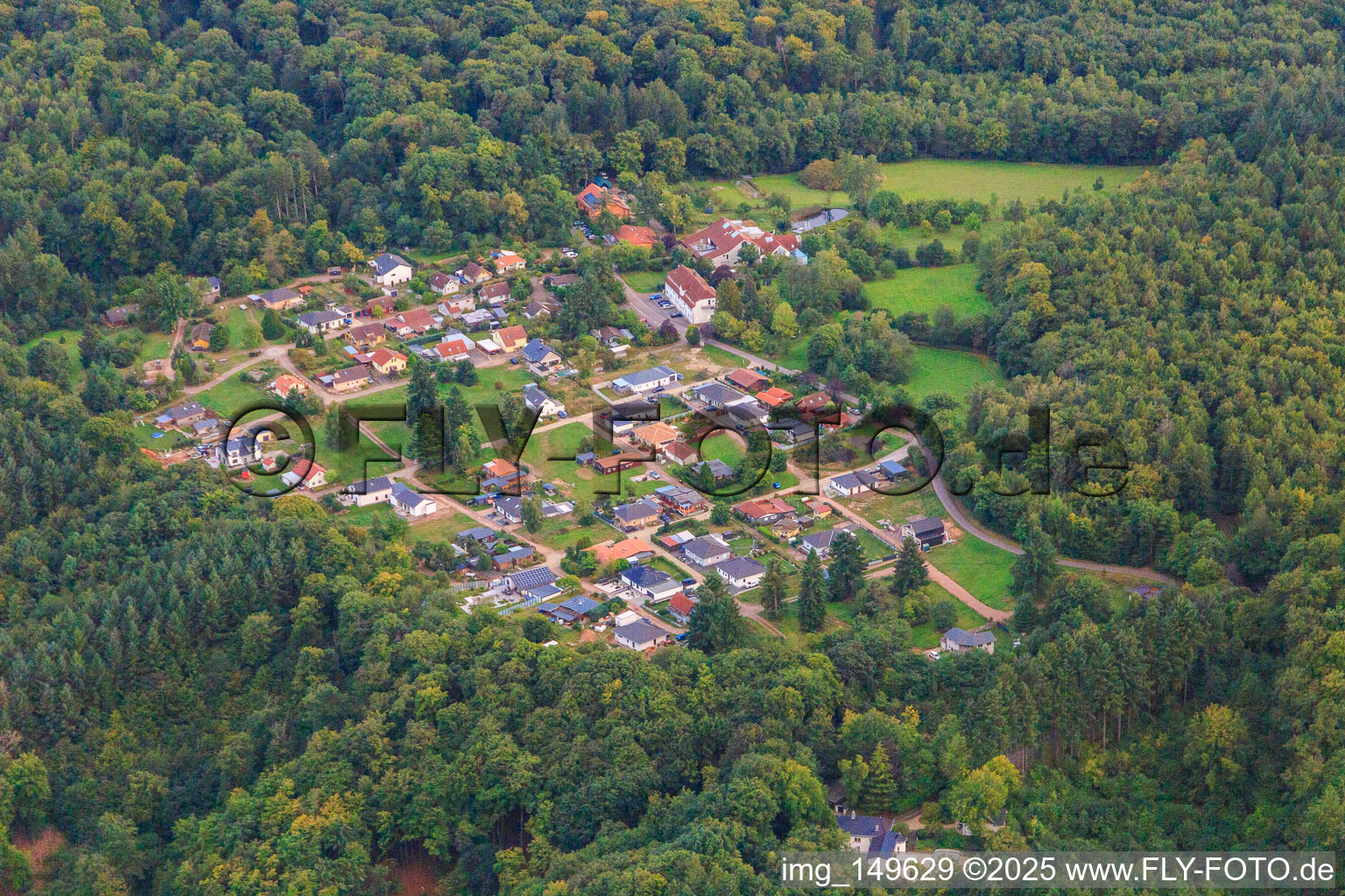 Vue aérienne de Du nord à le quartier Honzrath in Beckingen dans le département Sarre, Allemagne