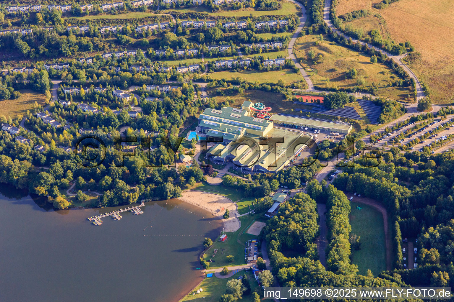 Vue aérienne de Center Parcs Bostalsee à le quartier Gonnesweiler in Nohfelden dans le département Sarre, Allemagne