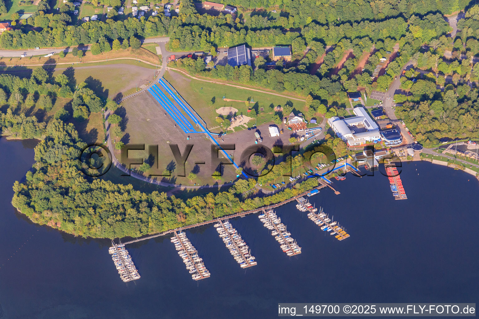 Vue aérienne de Jetée au lac Bostalsee de l'école de voile SALT à le quartier Bosen in Nohfelden dans le département Sarre, Allemagne