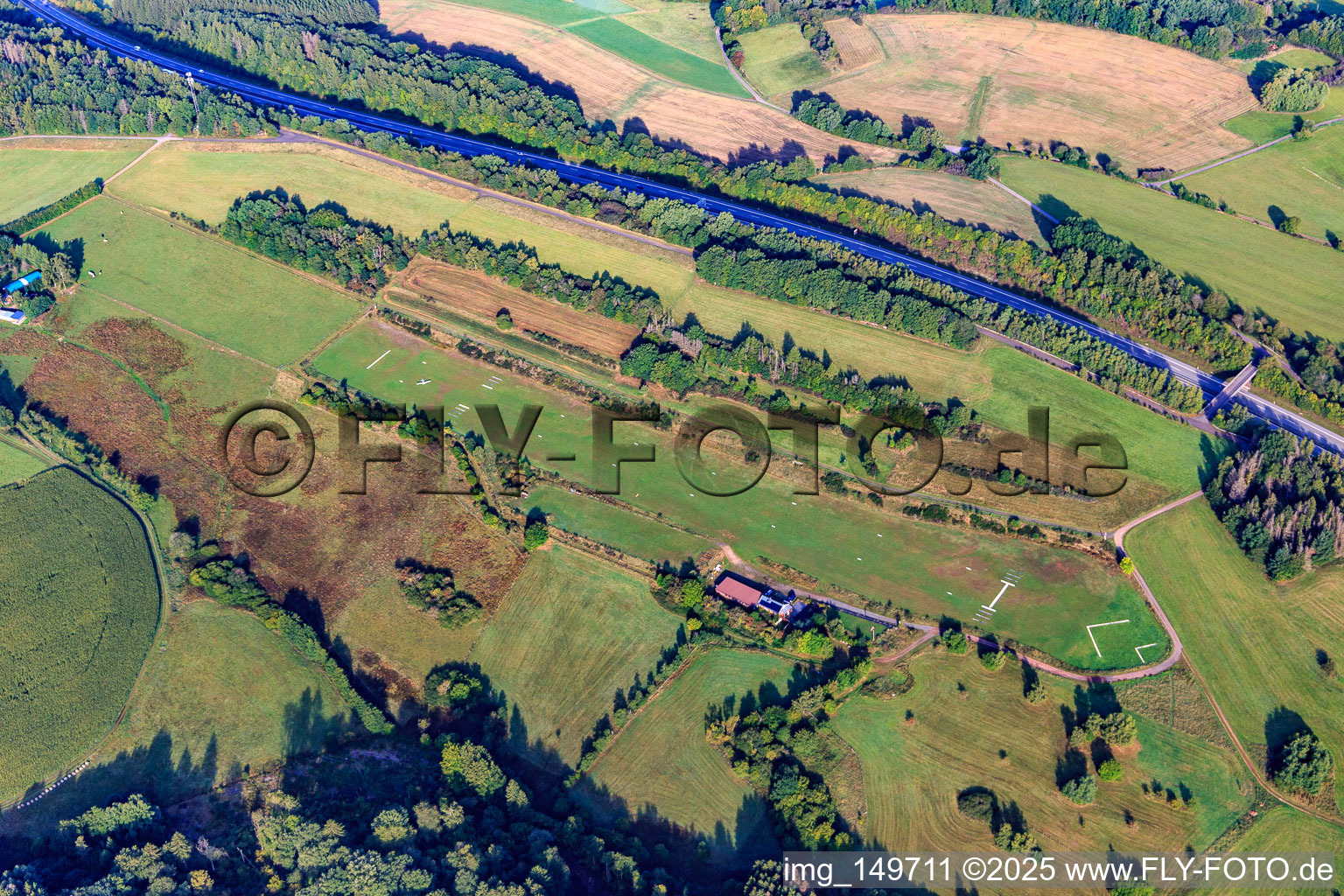 Vue aérienne de Aérodrome ultraléger Schwarzenbach-Sötern à le quartier Schwarzenbach in Nonnweiler dans le département Sarre, Allemagne