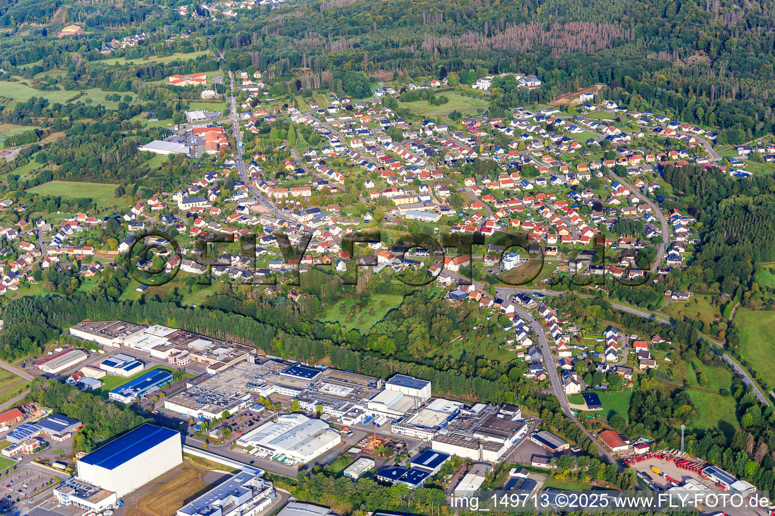 Vue aérienne de Du sud-est à le quartier Otzenhausen in Nonnweiler dans le département Sarre, Allemagne