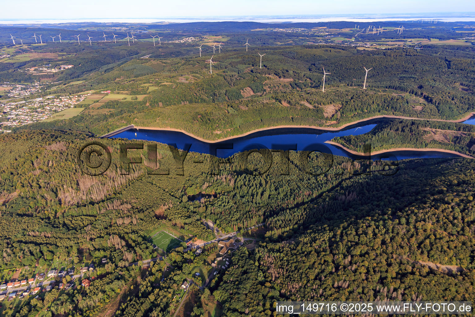 Vue aérienne de Réservoir Nonnweiler à le quartier Otzenhausen in Nonnweiler dans le département Sarre, Allemagne