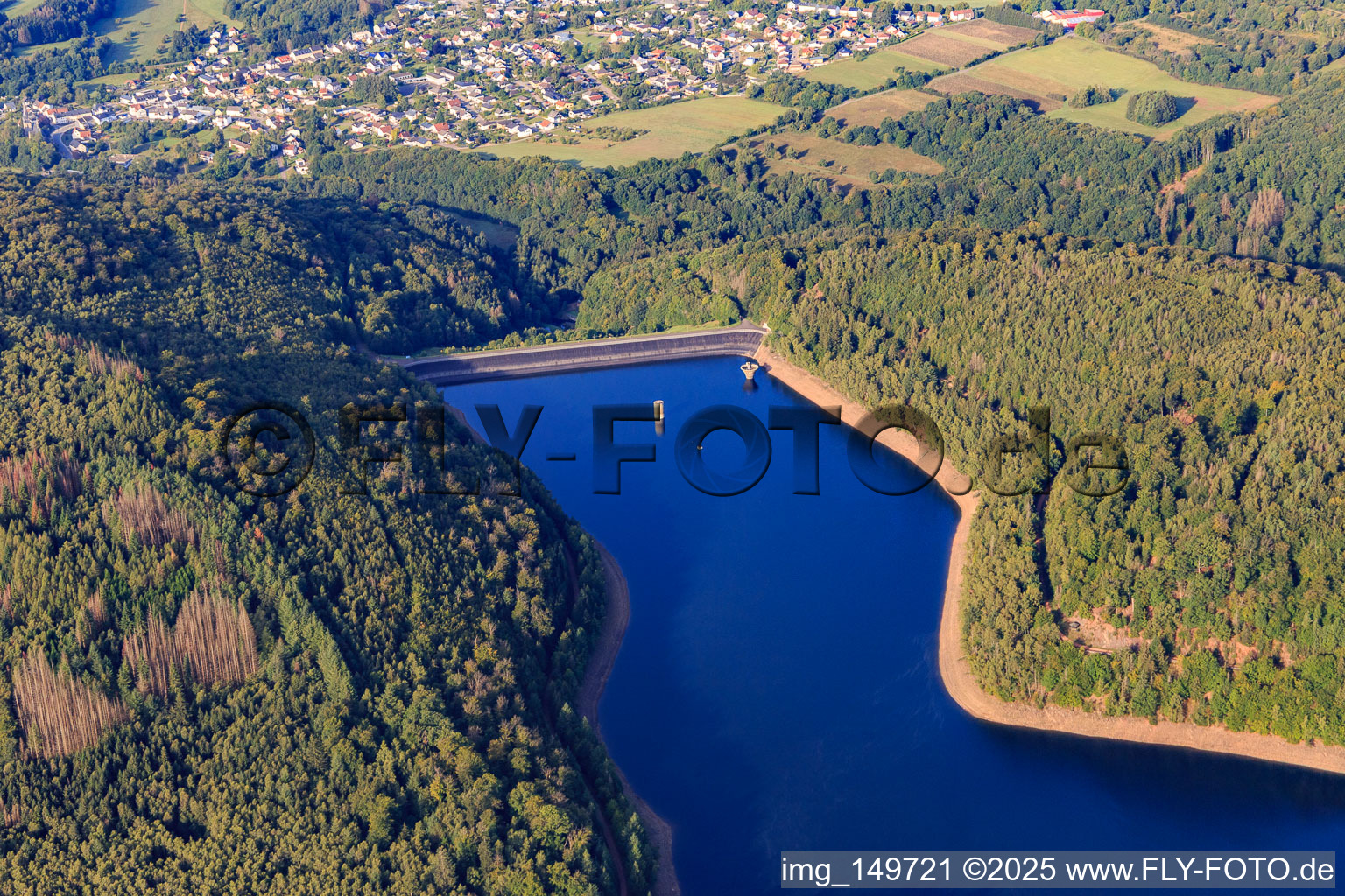 Vue aérienne de Barrage au réservoir Nonnweiler à le quartier Otzenhausen in Nonnweiler dans le département Sarre, Allemagne