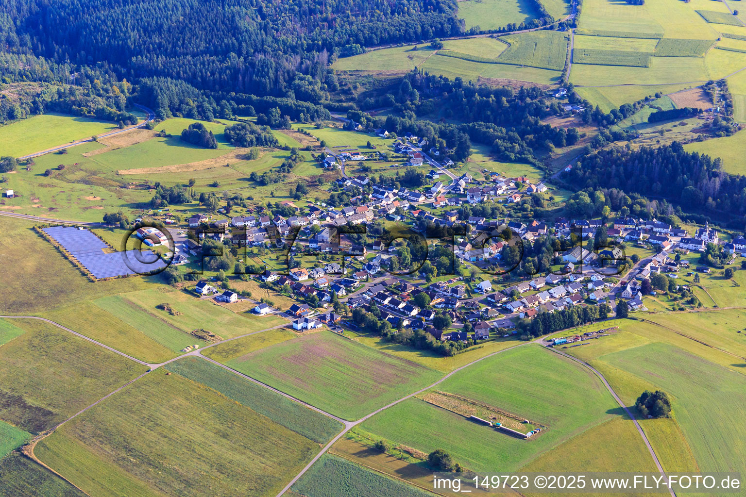 Vue aérienne de Du sud-ouest à Züsch dans le département Rhénanie-Palatinat, Allemagne