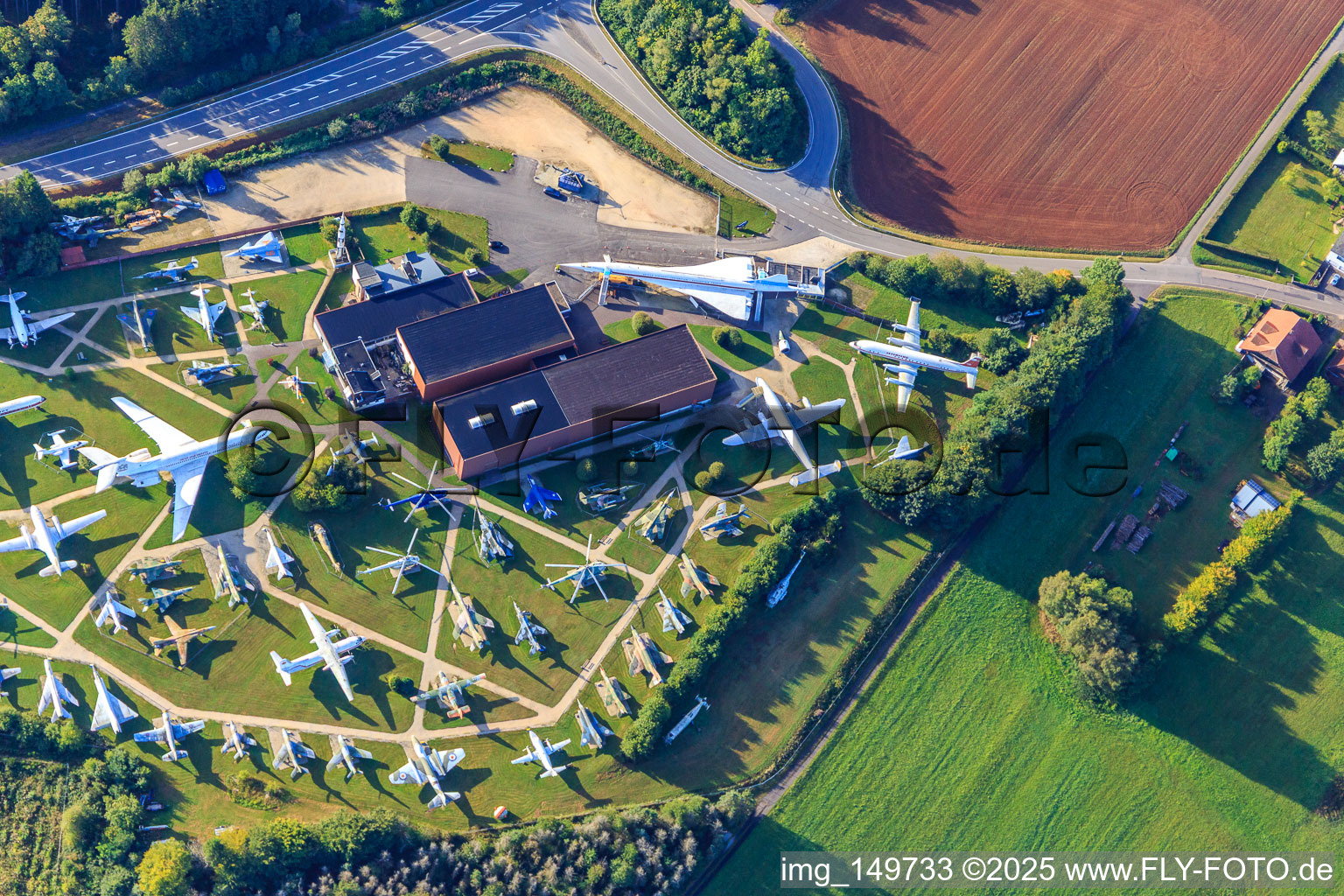 Photographie aérienne de Exposition de vol du Musée de l'aviation P. Junior à le quartier Abtei in Hermeskeil dans le département Rhénanie-Palatinat, Allemagne