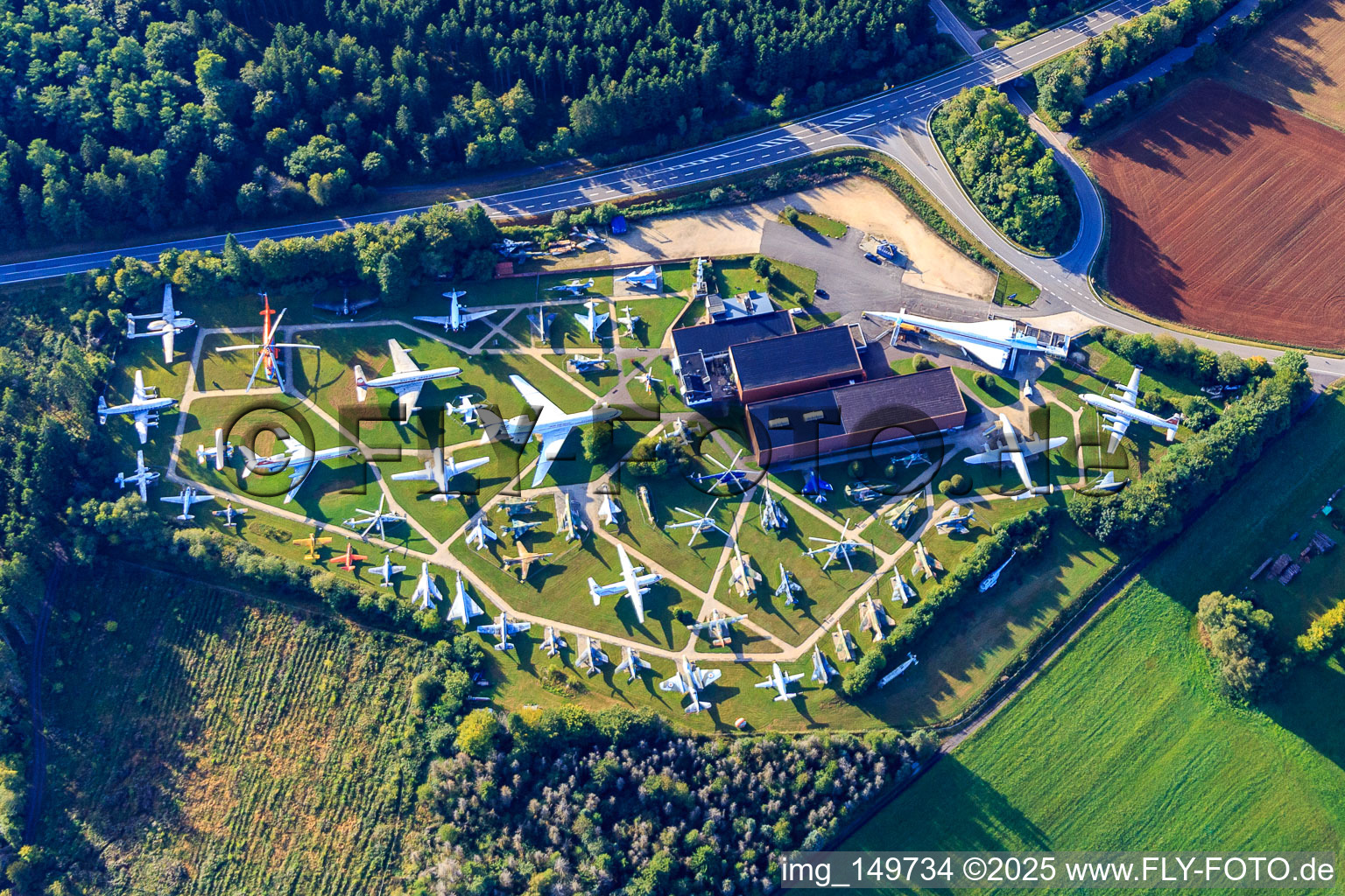 Vue oblique de Exposition de vol du Musée de l'aviation P. Junior à le quartier Abtei in Hermeskeil dans le département Rhénanie-Palatinat, Allemagne