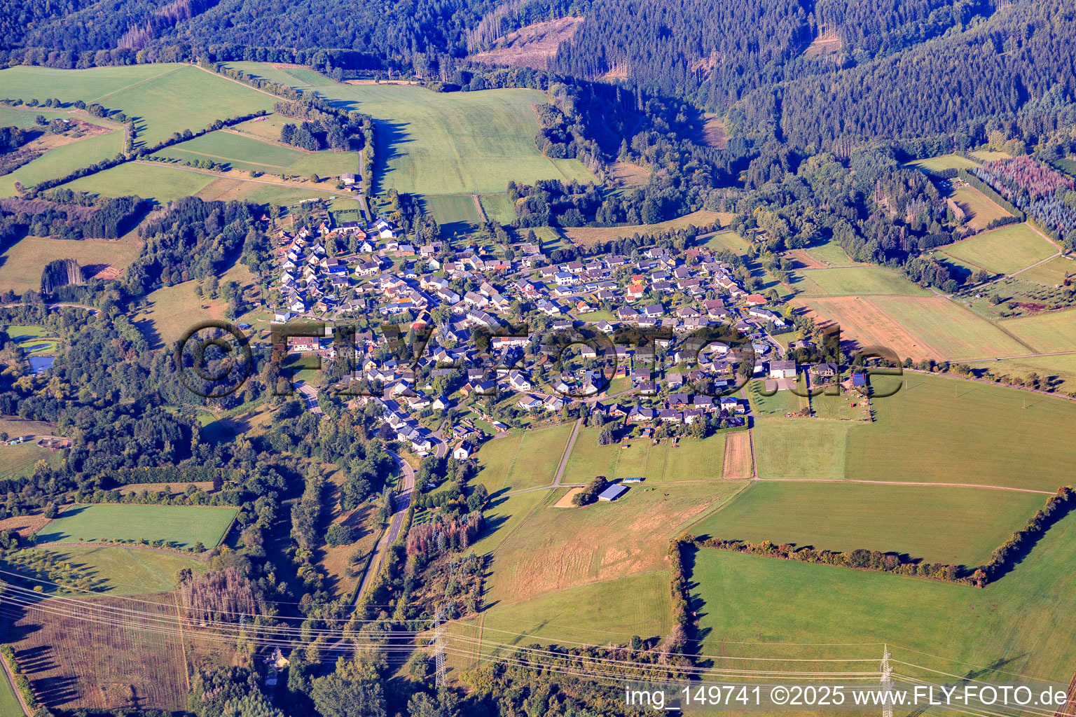 Vue aérienne de Du nord-est à Grimburg dans le département Rhénanie-Palatinat, Allemagne