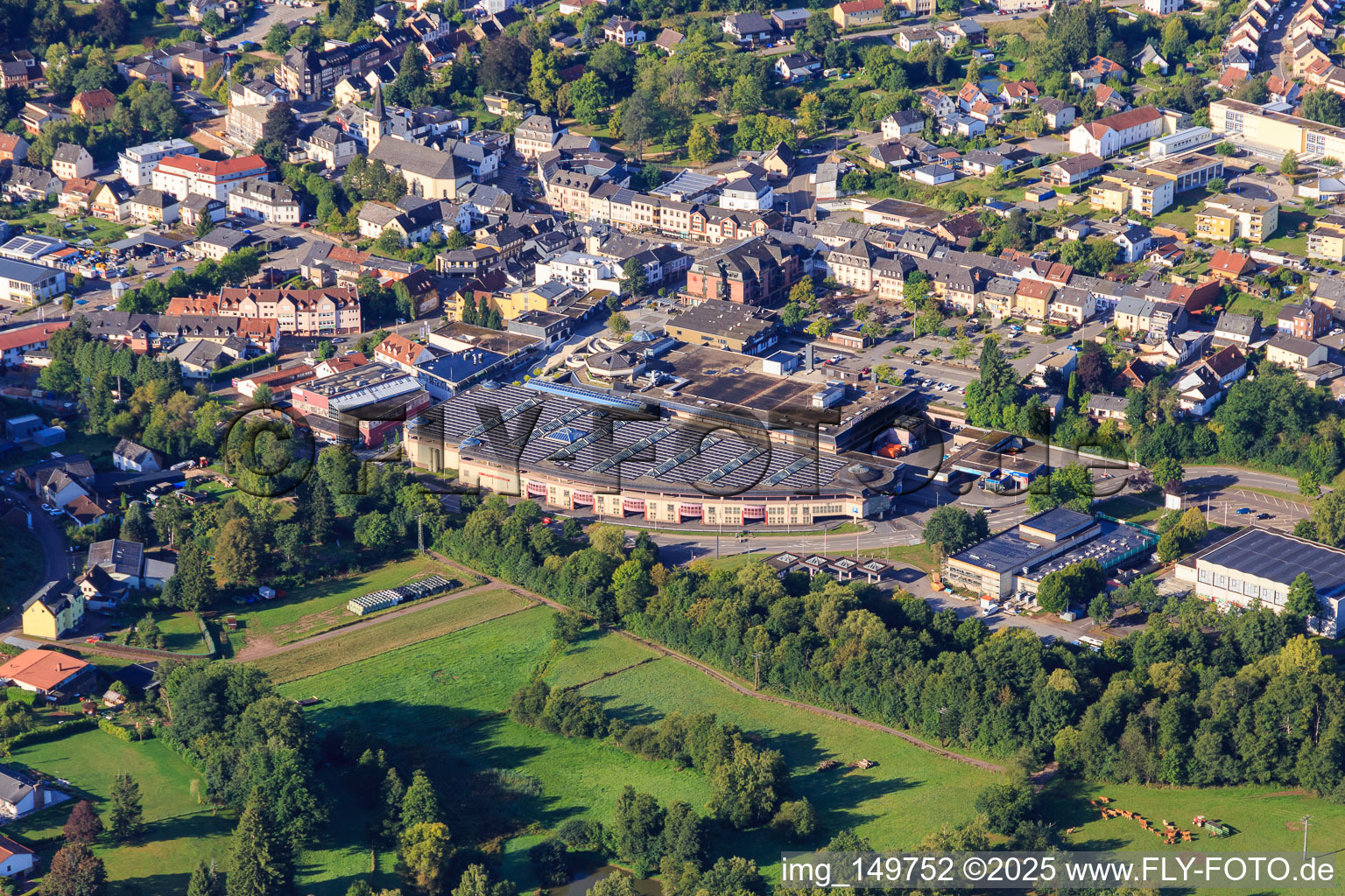 Vue aérienne de Centre commercial HACO The Experience à Wadern dans le département Sarre, Allemagne