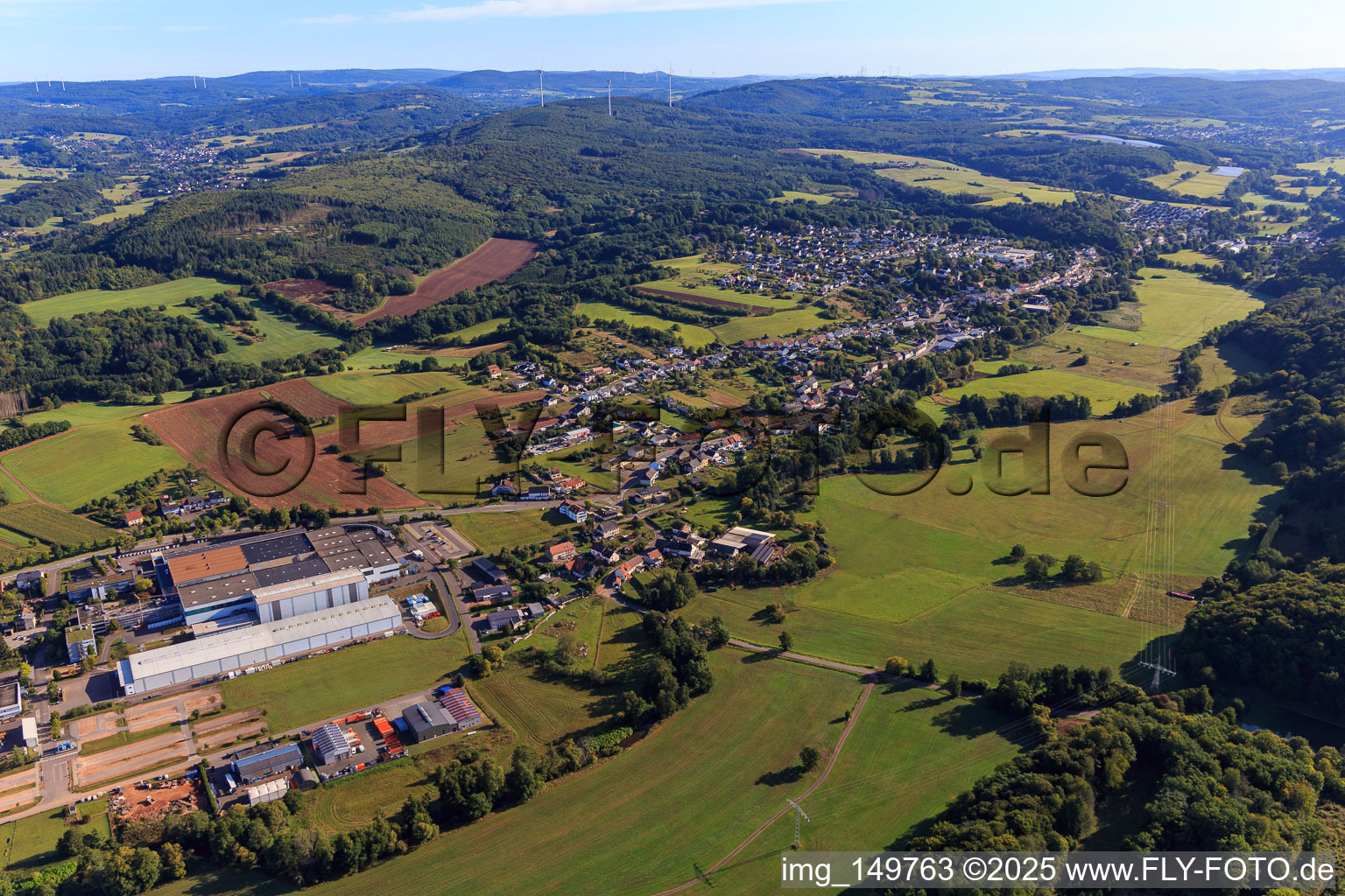 Vue aérienne de Vue du sud-ouest avec Thyssenkrupp Automotive Body Solutions à le quartier Lockweiler in Wadern dans le département Sarre, Allemagne