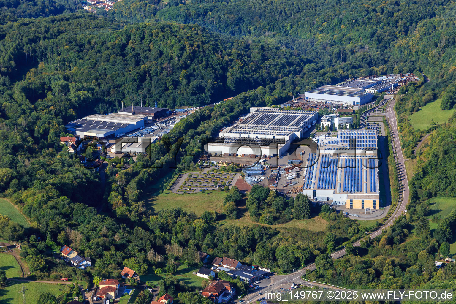Vue aérienne de Halls de production de Gebrüder Meiser GmbH à Primstal à le quartier Limbach in Schmelz dans le département Sarre, Allemagne