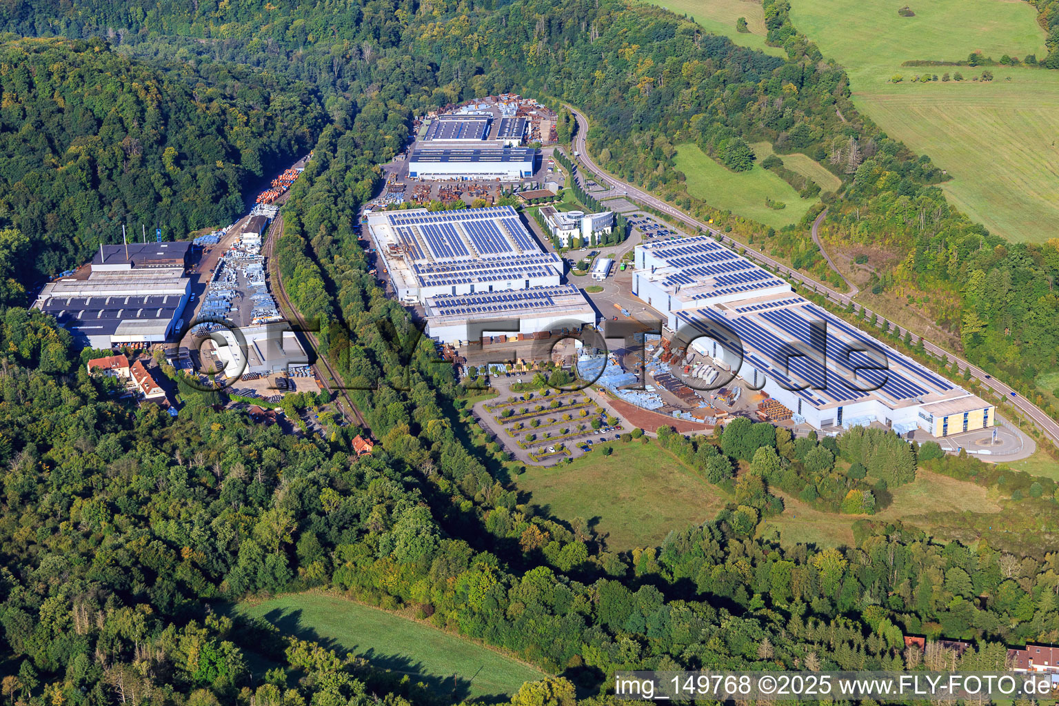 Vue aérienne de Halls de production de Gebrüder Meiser GmbH à Primstal à le quartier Limbach in Schmelz dans le département Sarre, Allemagne