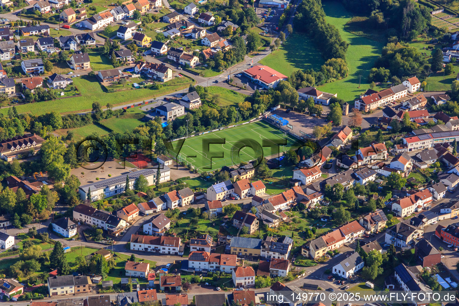 Vue aérienne de Terrain de football SV Limbach à le quartier Limbach in Schmelz dans le département Sarre, Allemagne
