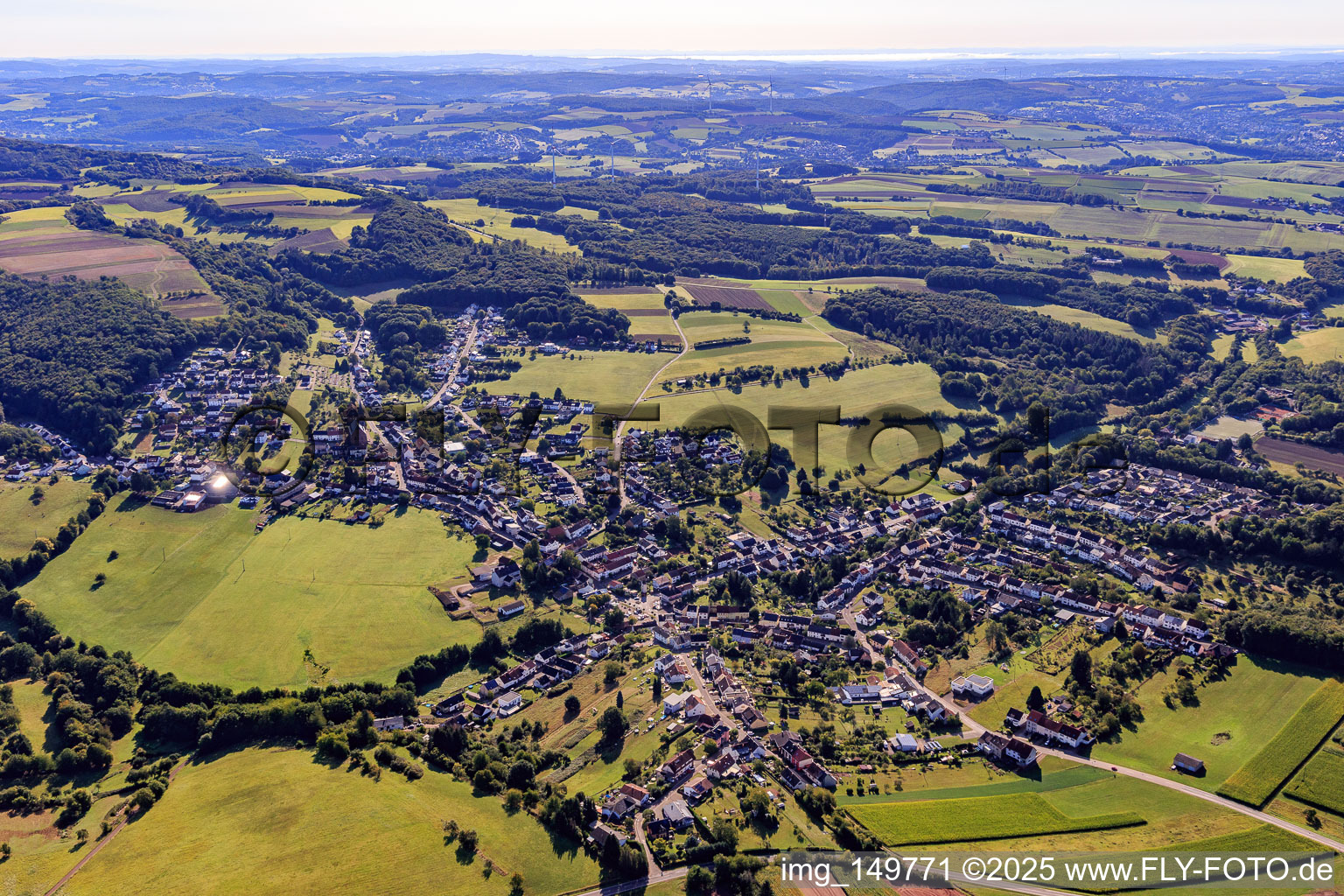 Vue aérienne de Du nord-ouest à le quartier Gresaubach in Lebach dans le département Sarre, Allemagne