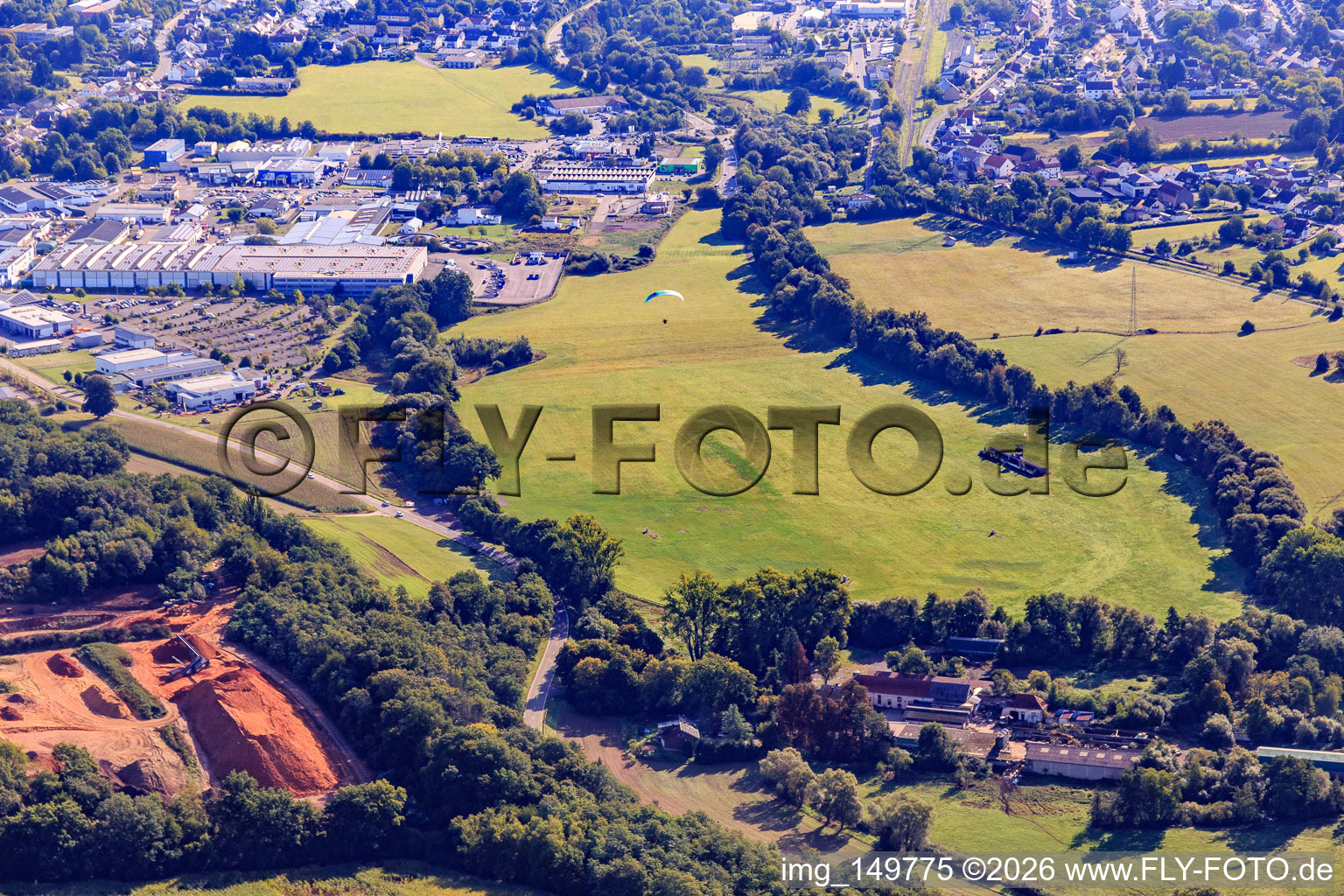 Vue aérienne de Aérodrome UL Lebach sur le site événementiel de La Motte à Lebach dans le département Sarre, Allemagne