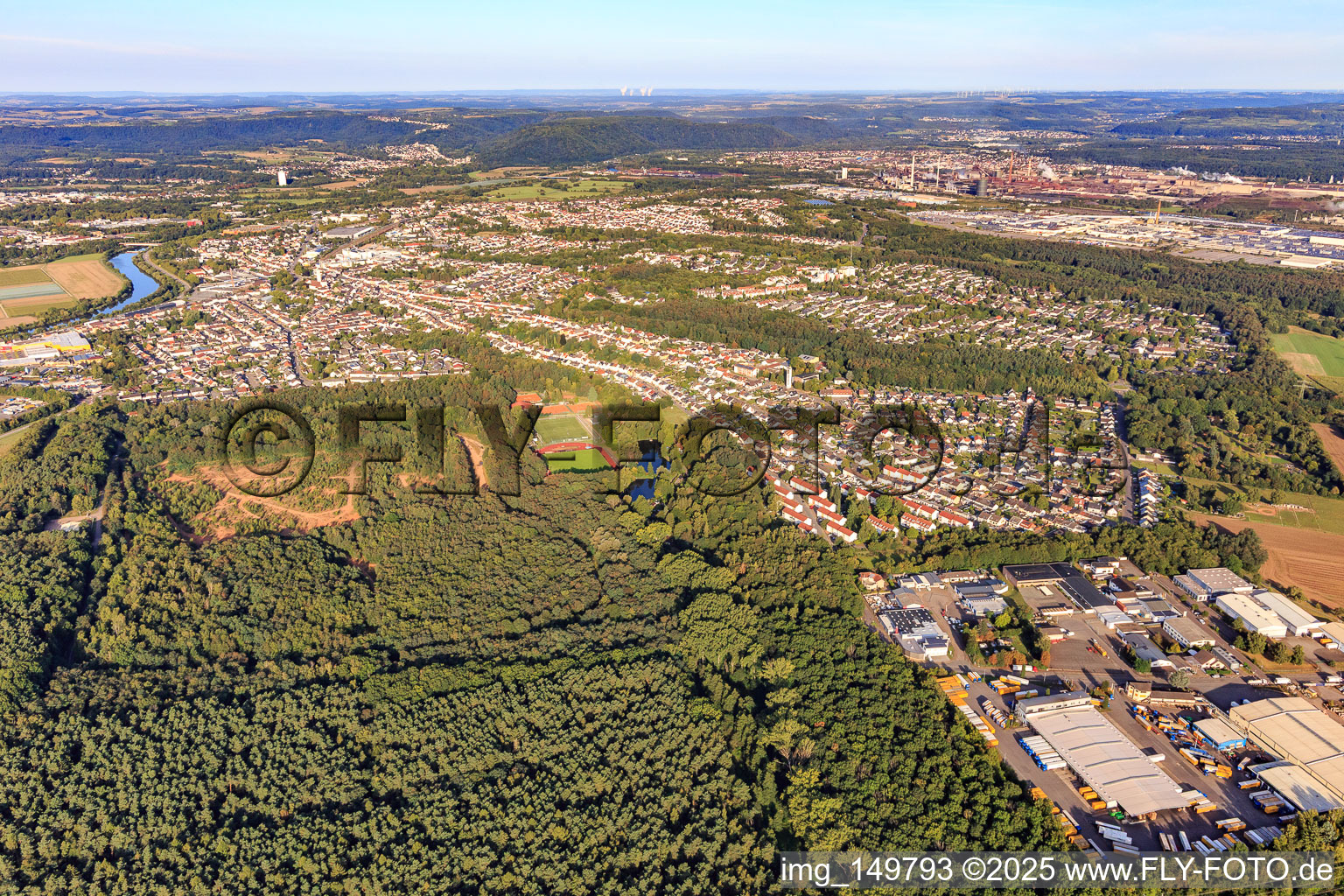 Vue aérienne de De l'est à le quartier Fraulautern in Saarlouis dans le département Sarre, Allemagne
