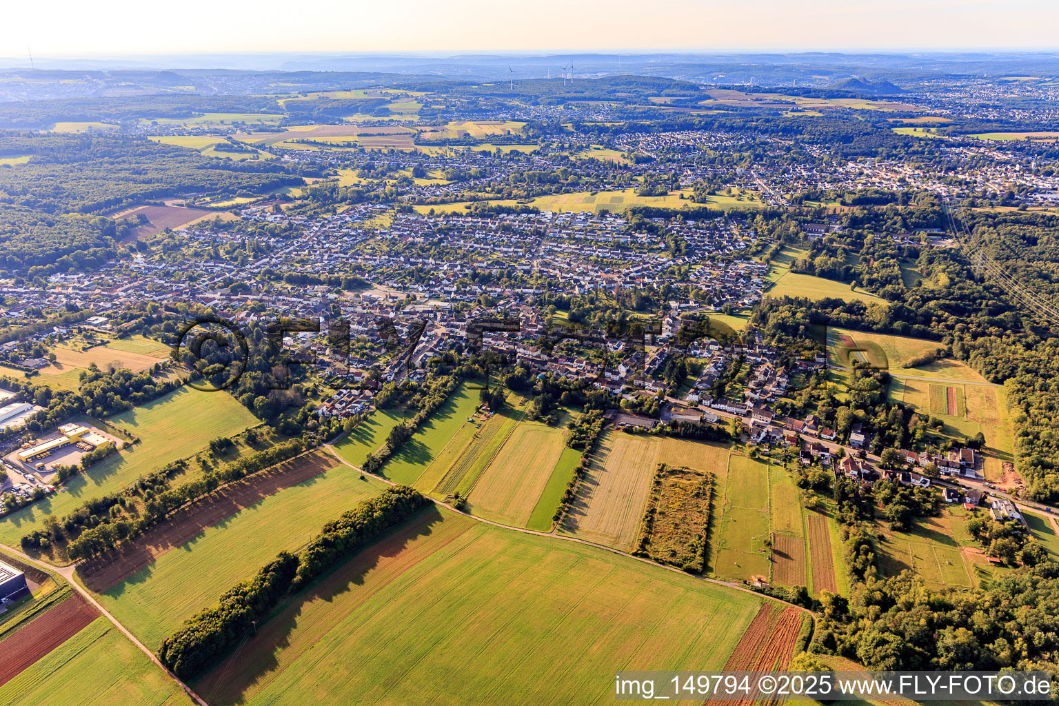 Vue aérienne de Du nord-ouest à le quartier Hülzweiler in Schwalbach dans le département Sarre, Allemagne