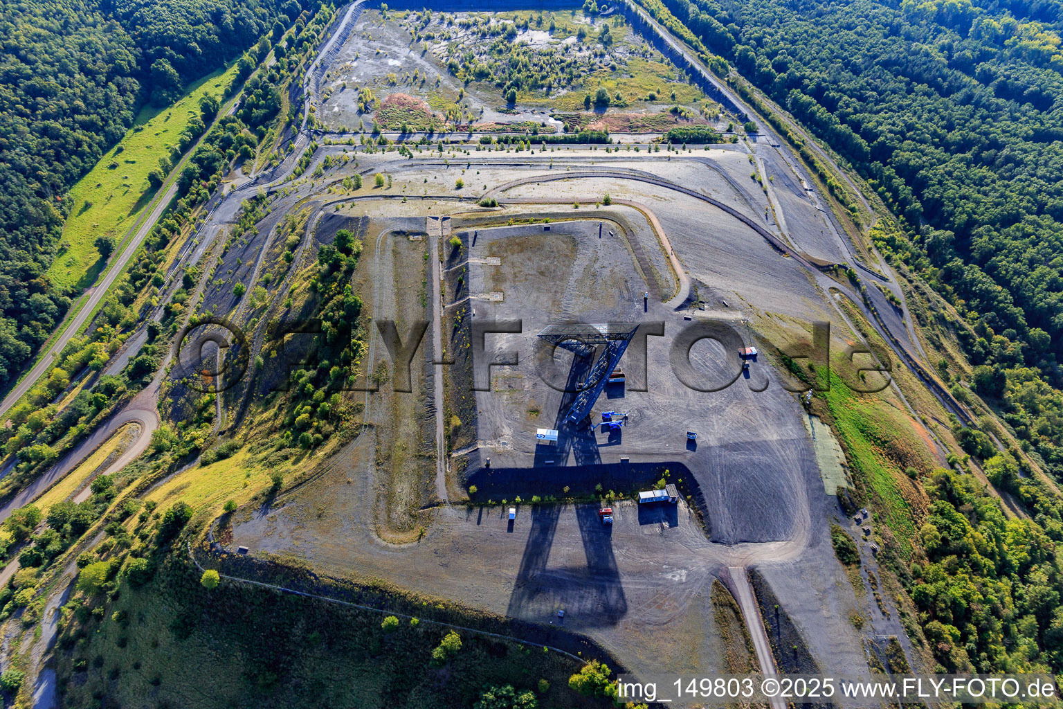 Vue oblique de Saarpolygon « Porte vers le futur » sur la Bergenhalde à Ensdorf dans le département Sarre, Allemagne
